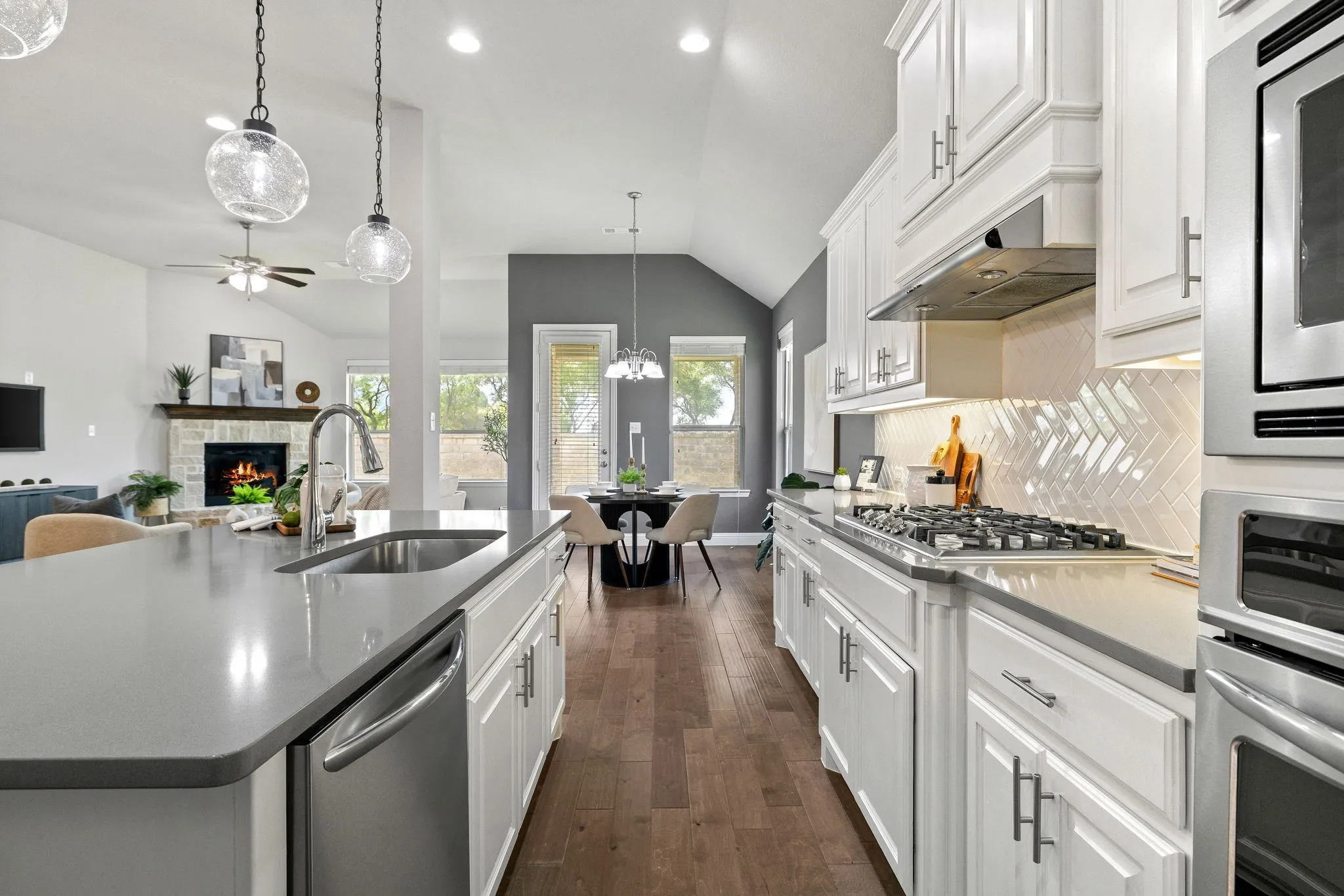 Single Family Residence For Sale in Denton County , 15500 City Garden Lane, Prosper, Texas 75078, 4 Bedroom, 3 Bathroom, 3 Garage spaces, 2,949 Sqft, built in 2016, mls#21317921, Real Estate Agent in Prosper, Homes For Sale in Denton county, Homes For Sale in Prosper, Realtor in Prosper Texas, Real Estate Brokerage Independent Realty Texas, Luminita Cordes Realtor