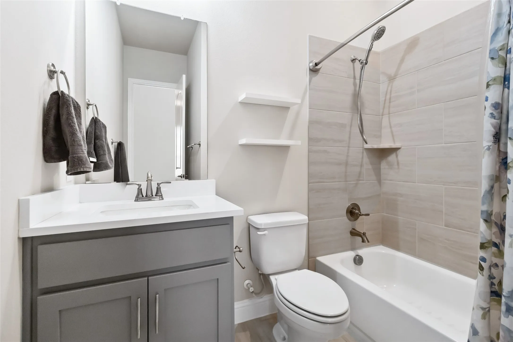 Single Family Residence For Rent in Collin County , 1812 Scotney Court, Celina, Texas 75009, 5 Bedroom, 5 Bathroom, 3 Garage spaces, 3,755 Sqft, built in 2021, mls#21318080, Real Estate Agent in Celina, Homes For Rent in Collin county, Homes For Rent in Celina, Realtor in Celina Texas, Real Estate Brokerage Independent Realty Texas, Luminita Cordes Realtor
