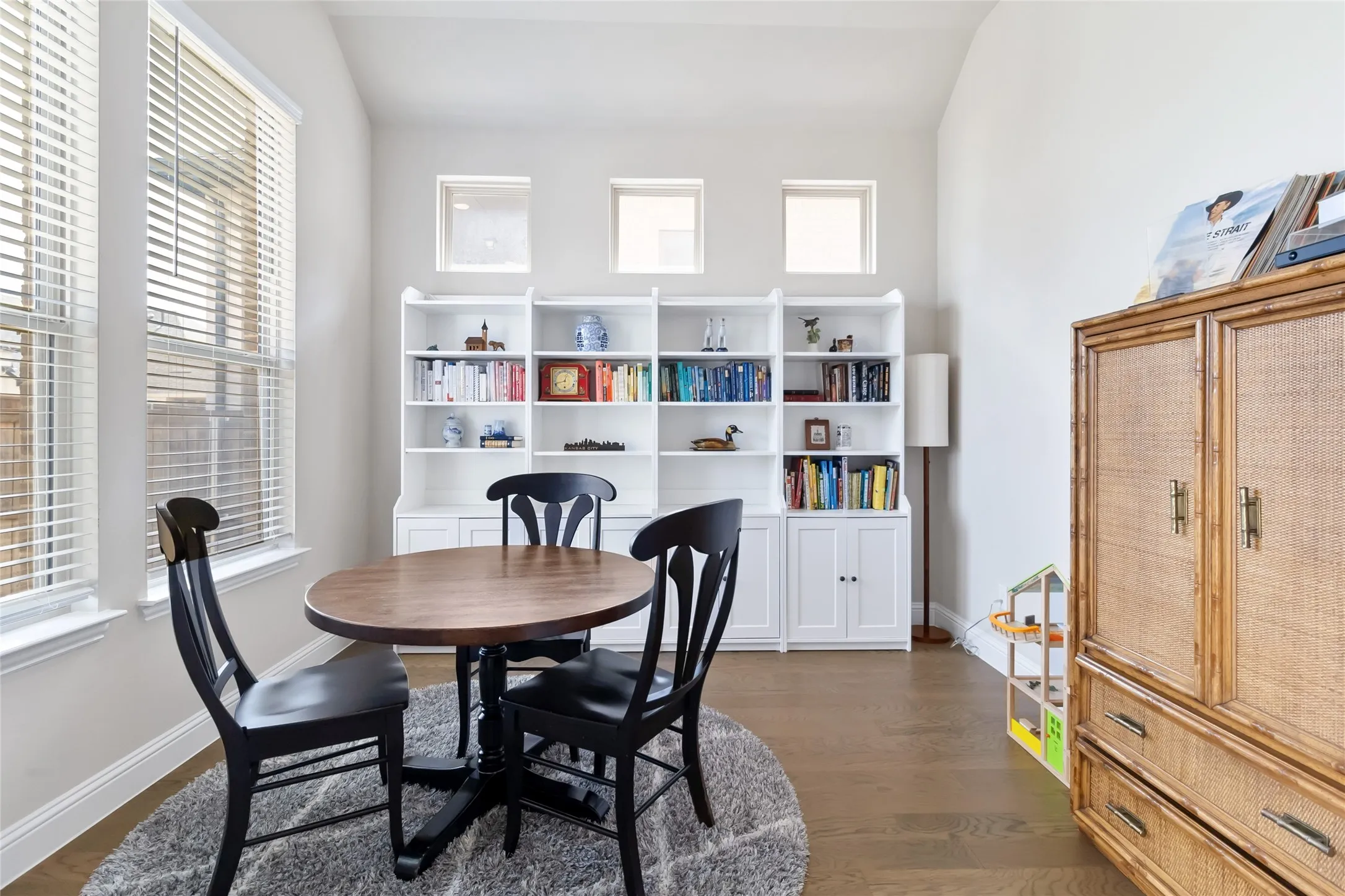 Single Family Residence For Rent in Collin County , 1812 Scotney Court, Celina, Texas 75009, 5 Bedroom, 5 Bathroom, 3 Garage spaces, 3,755 Sqft, built in 2021, mls#21318080, Real Estate Agent in Celina, Homes For Rent in Collin county, Homes For Rent in Celina, Realtor in Celina Texas, Real Estate Brokerage Independent Realty Texas, Luminita Cordes Realtor