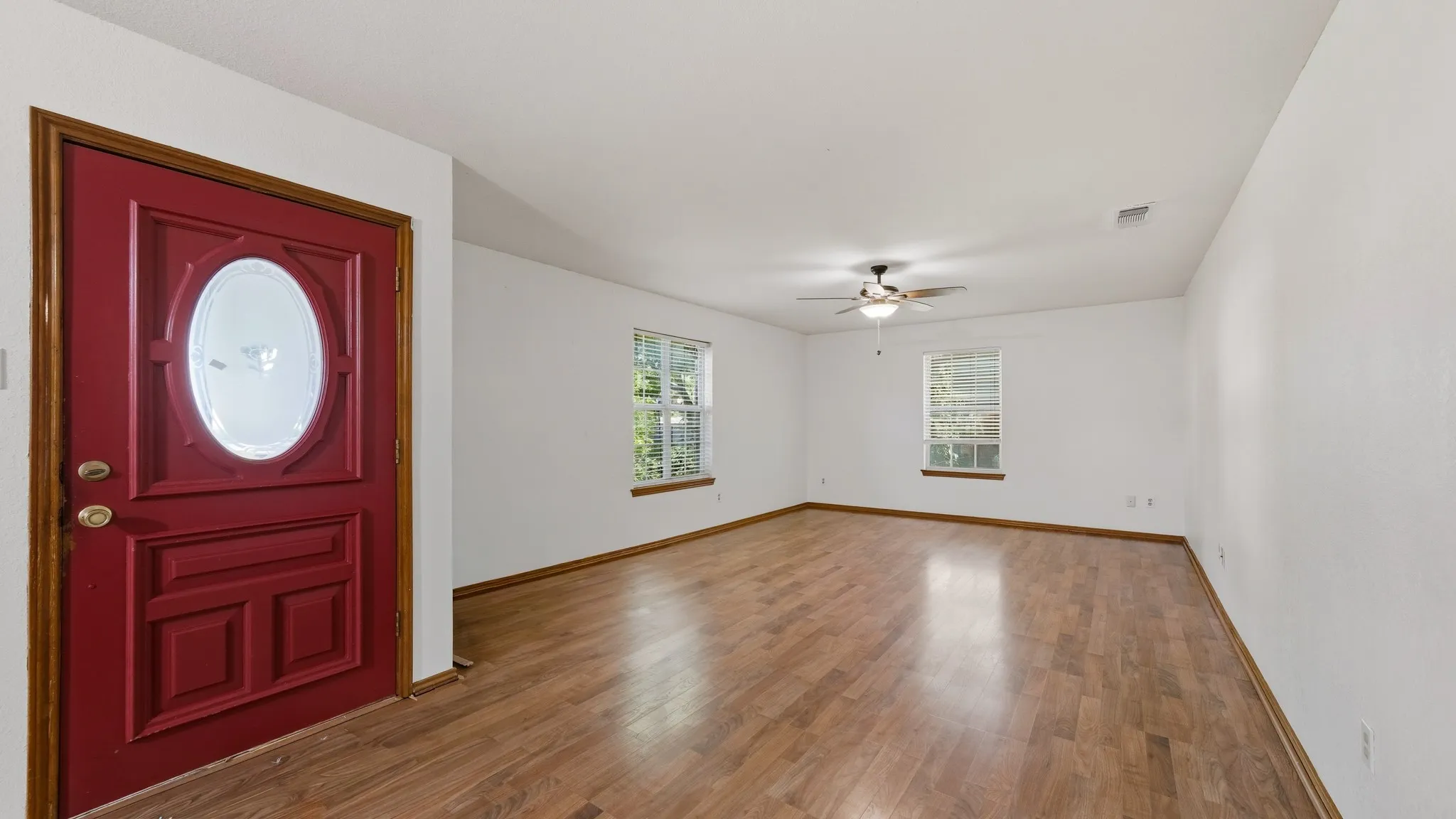 Single Family Residence For Sale in Parker County , 1406 S Elm Street, Weatherford, Texas 76086, 2 Bedroom, 2 Bathroom, Garage spaces, 1,205 Sqft, built in 1988, mls#21317267, Real Estate Agent in Weatherford, Homes For Sale in Parker county, Homes For Sale in Weatherford, Realtor in Weatherford Texas, Real Estate Brokerage Independent Realty Texas, Luminita Cordes Realtor