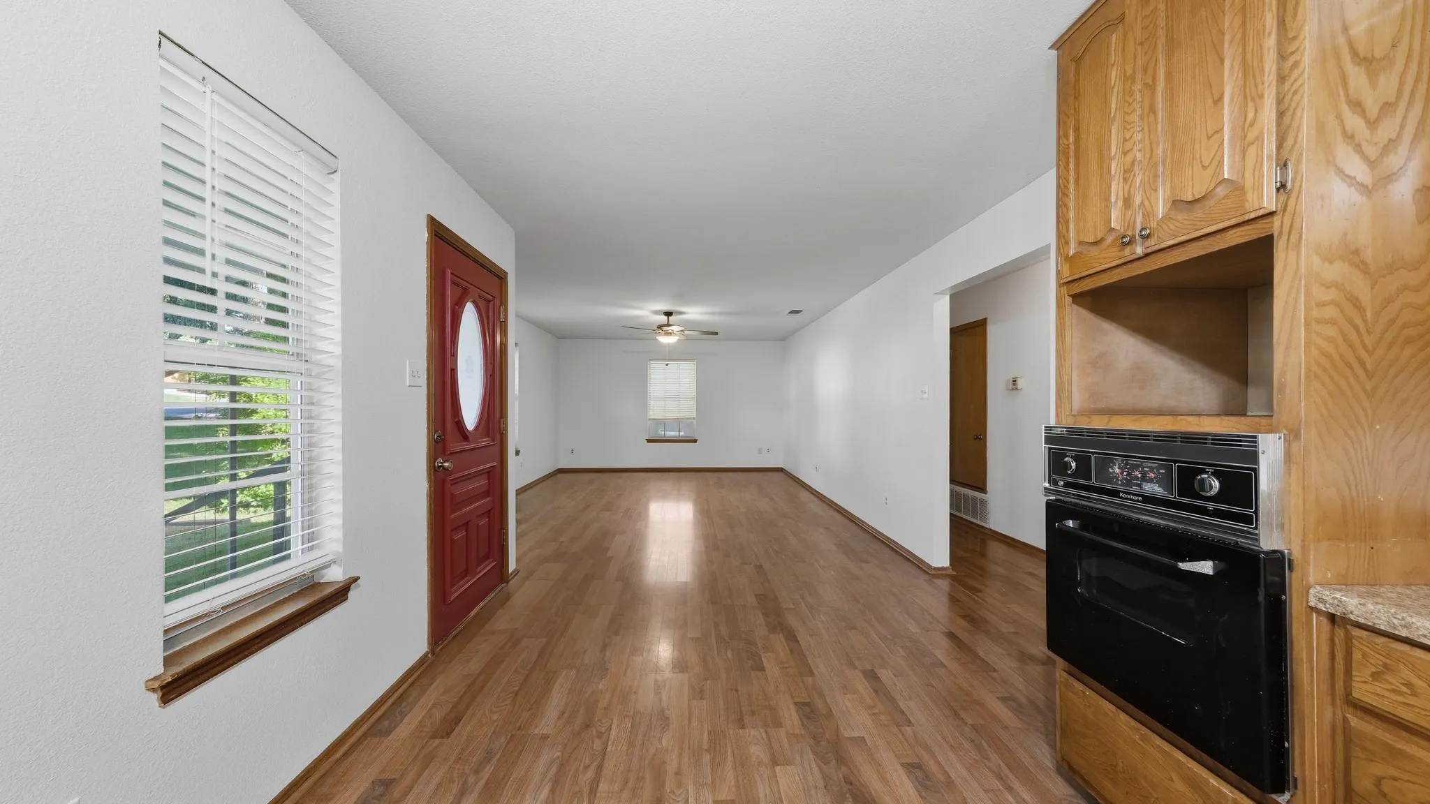 Single Family Residence For Sale in Parker County , 1406 S Elm Street, Weatherford, Texas 76086, 2 Bedroom, 2 Bathroom, Garage spaces, 1,205 Sqft, built in 1988, mls#21317267, Real Estate Agent in Weatherford, Homes For Sale in Parker county, Homes For Sale in Weatherford, Realtor in Weatherford Texas, Real Estate Brokerage Independent Realty Texas, Luminita Cordes Realtor