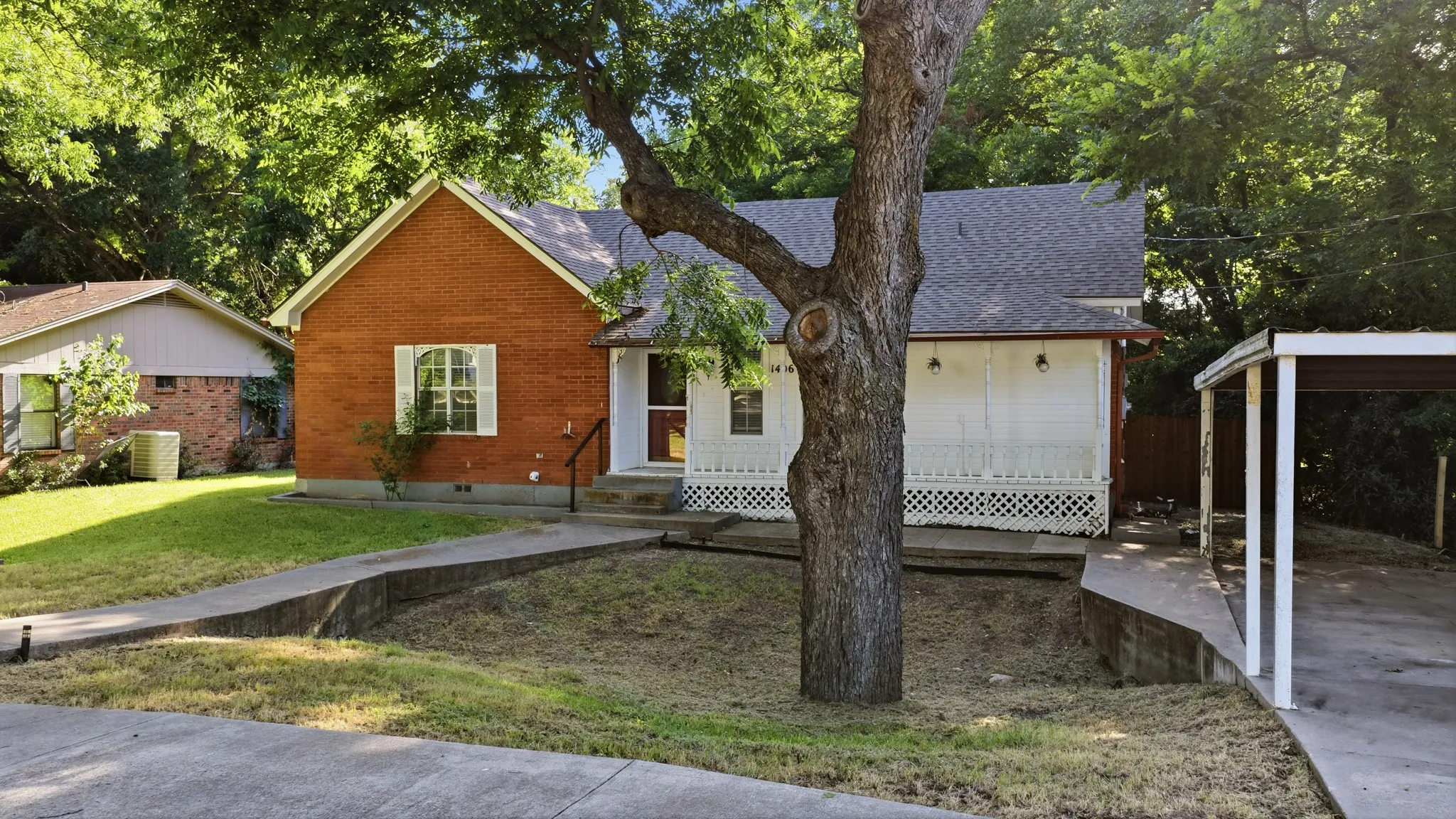 Single Family Residence For Sale in Parker County , 1406 S Elm Street, Weatherford, Texas 76086, 2 Bedroom, 2 Bathroom, Garage spaces, 1,205 Sqft, built in 1988, mls#21317267, Real Estate Agent in Weatherford, Homes For Sale in Parker county, Homes For Sale in Weatherford, Realtor in Weatherford Texas, Real Estate Brokerage Independent Realty Texas, Luminita Cordes Realtor