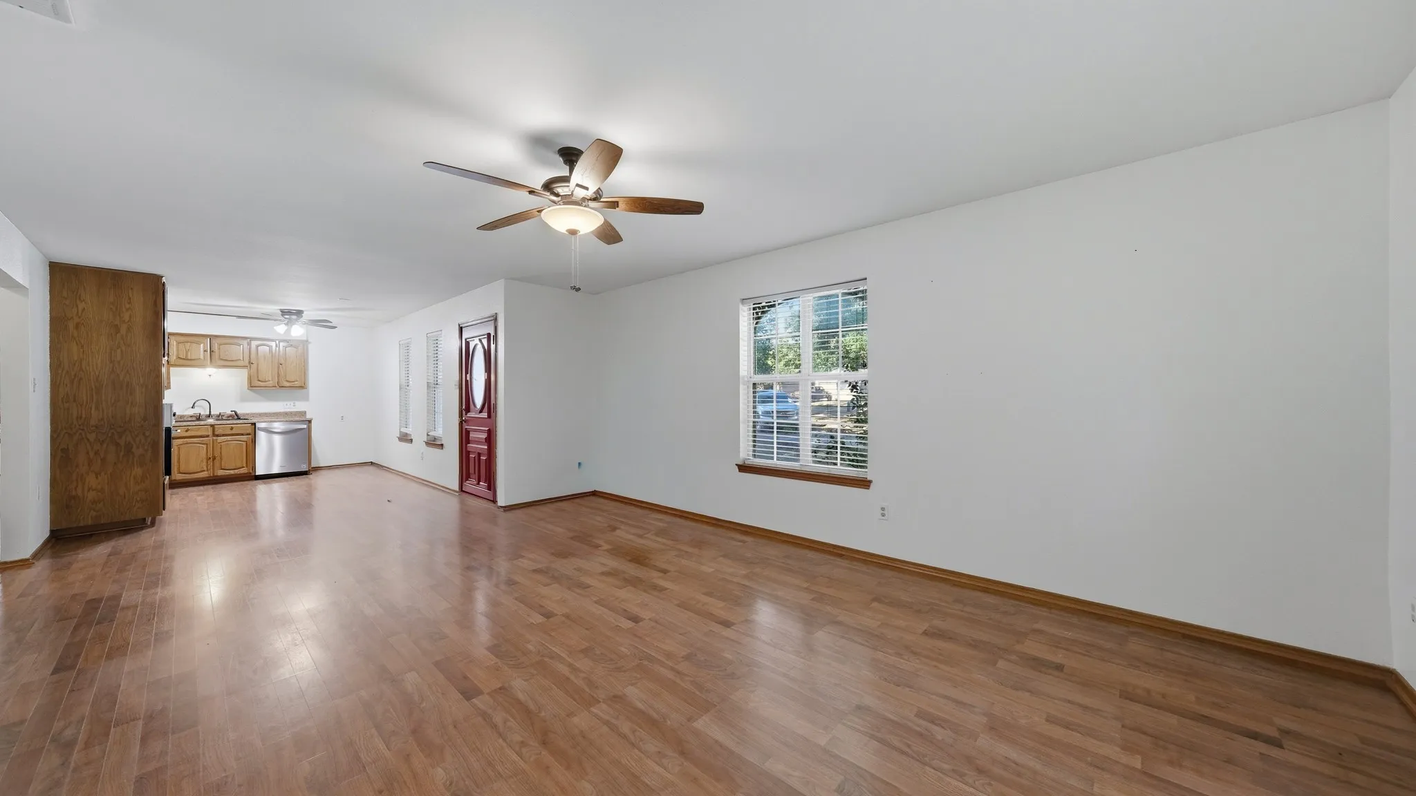Single Family Residence For Sale in Parker County , 1406 S Elm Street, Weatherford, Texas 76086, 2 Bedroom, 2 Bathroom, Garage spaces, 1,205 Sqft, built in 1988, mls#21317267, Real Estate Agent in Weatherford, Homes For Sale in Parker county, Homes For Sale in Weatherford, Realtor in Weatherford Texas, Real Estate Brokerage Independent Realty Texas, Luminita Cordes Realtor