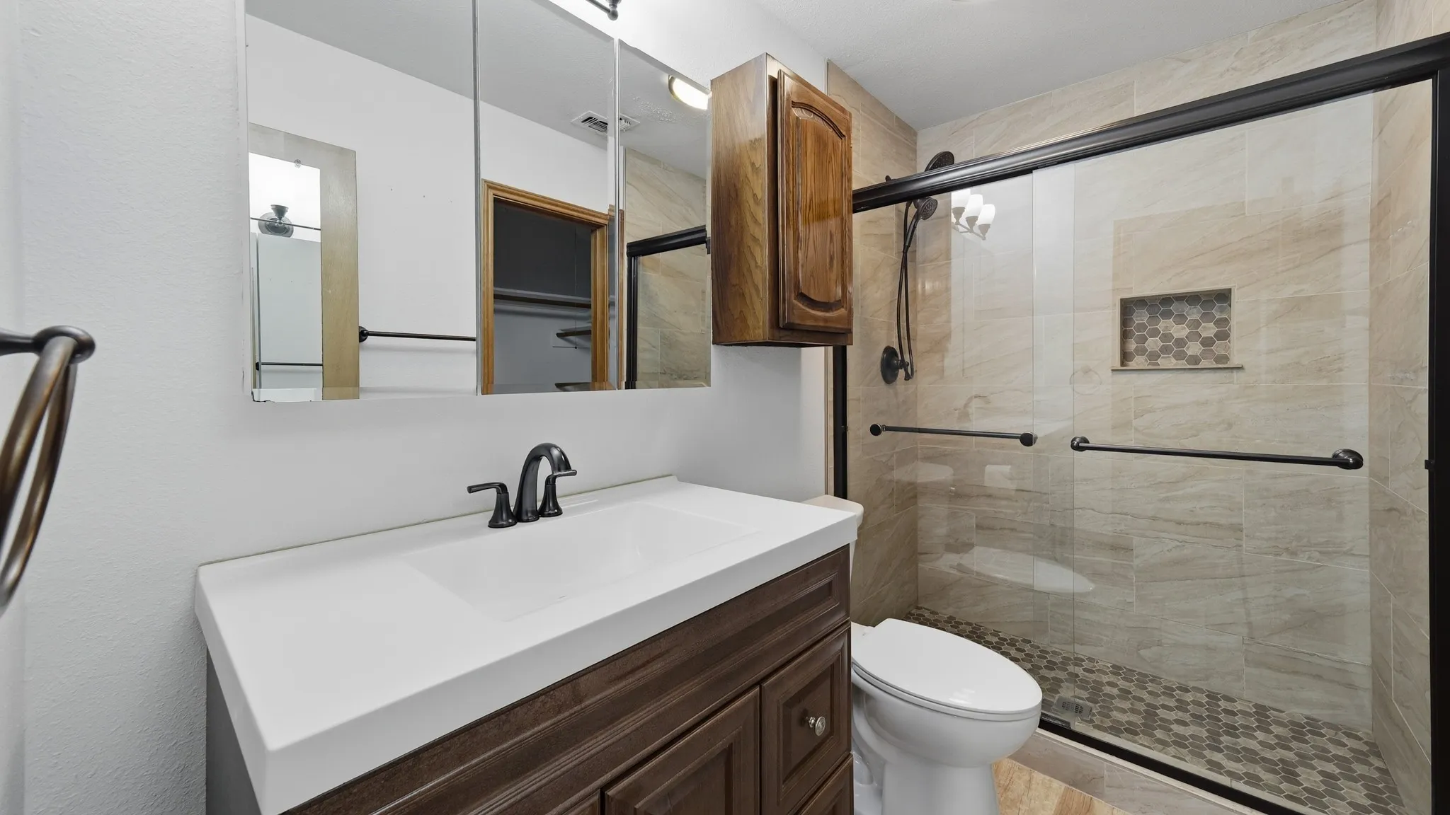 Single Family Residence For Sale in Parker County , 1406 S Elm Street, Weatherford, Texas 76086, 2 Bedroom, 2 Bathroom, Garage spaces, 1,205 Sqft, built in 1988, mls#21317267, Real Estate Agent in Weatherford, Homes For Sale in Parker county, Homes For Sale in Weatherford, Realtor in Weatherford Texas, Real Estate Brokerage Independent Realty Texas, Luminita Cordes Realtor