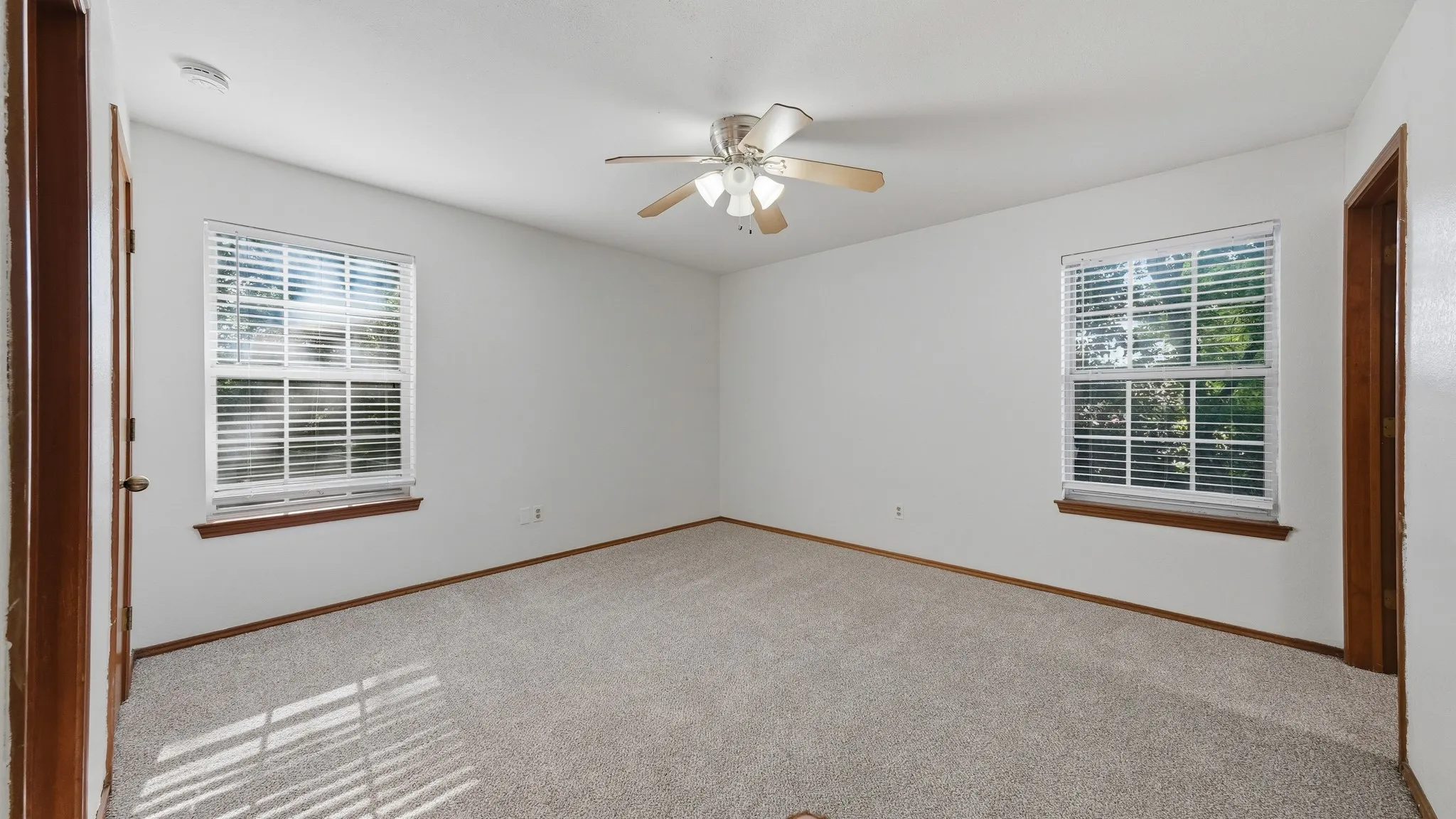 Single Family Residence For Sale in Parker County , 1406 S Elm Street, Weatherford, Texas 76086, 2 Bedroom, 2 Bathroom, Garage spaces, 1,205 Sqft, built in 1988, mls#21317267, Real Estate Agent in Weatherford, Homes For Sale in Parker county, Homes For Sale in Weatherford, Realtor in Weatherford Texas, Real Estate Brokerage Independent Realty Texas, Luminita Cordes Realtor