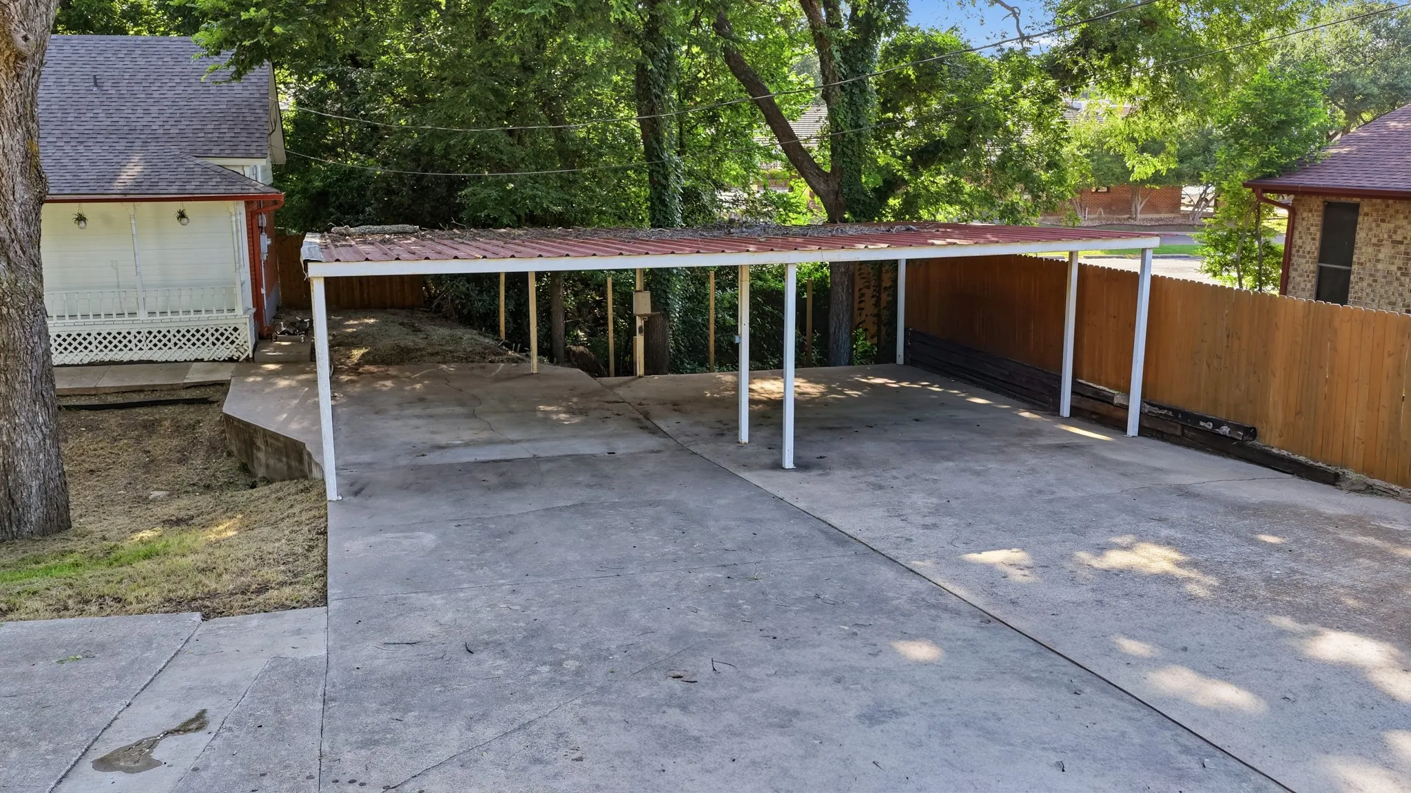 Single Family Residence For Sale in Parker County , 1406 S Elm Street, Weatherford, Texas 76086, 2 Bedroom, 2 Bathroom, Garage spaces, 1,205 Sqft, built in 1988, mls#21317267, Real Estate Agent in Weatherford, Homes For Sale in Parker county, Homes For Sale in Weatherford, Realtor in Weatherford Texas, Real Estate Brokerage Independent Realty Texas, Luminita Cordes Realtor