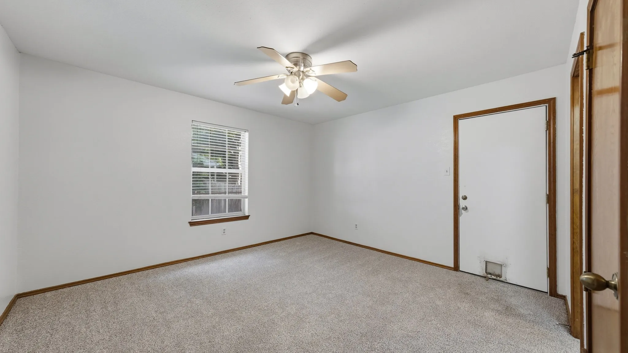 Single Family Residence For Sale in Parker County , 1406 S Elm Street, Weatherford, Texas 76086, 2 Bedroom, 2 Bathroom, Garage spaces, 1,205 Sqft, built in 1988, mls#21317267, Real Estate Agent in Weatherford, Homes For Sale in Parker county, Homes For Sale in Weatherford, Realtor in Weatherford Texas, Real Estate Brokerage Independent Realty Texas, Luminita Cordes Realtor