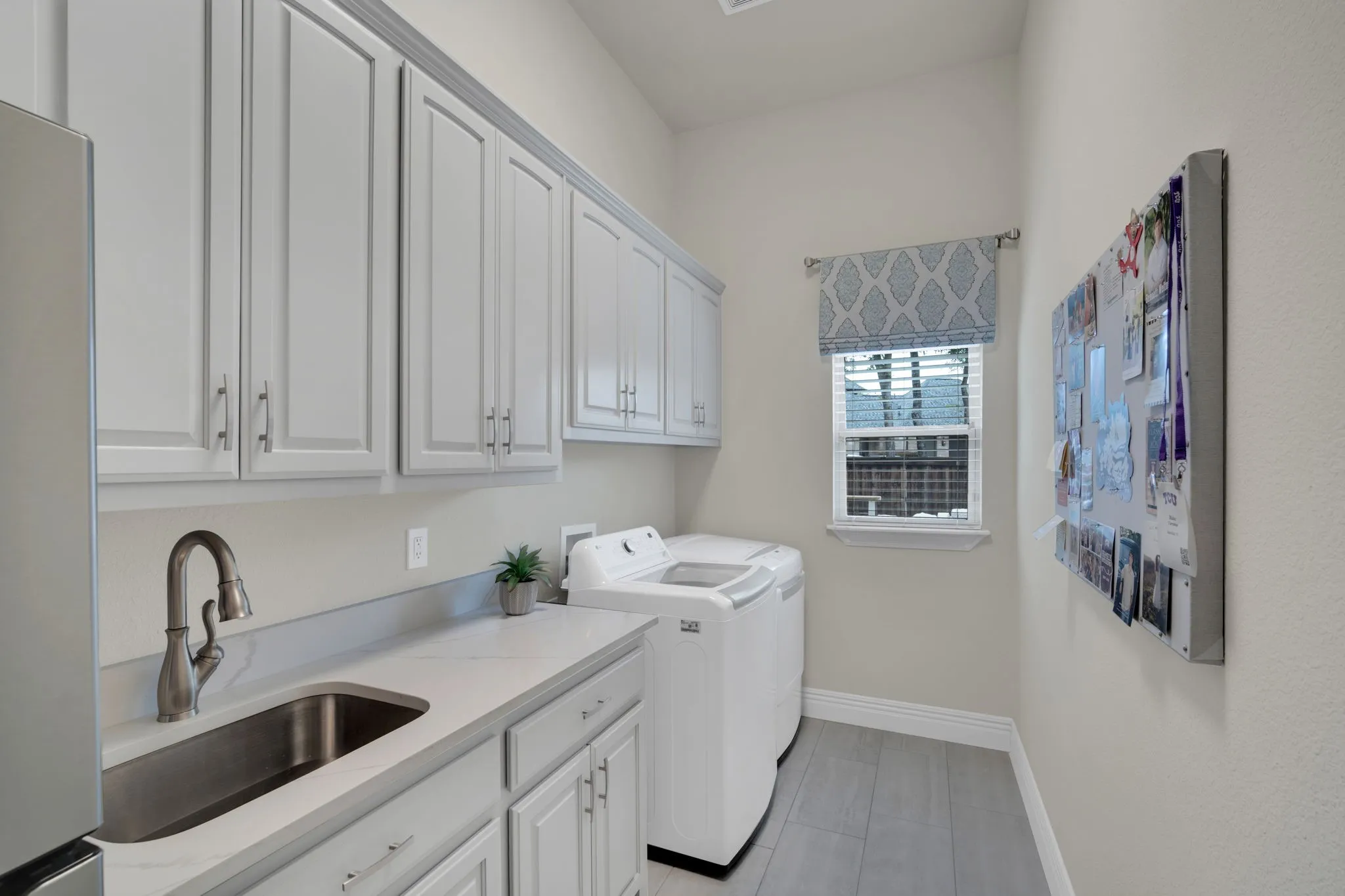 Single Family Residence For Sale in Tarrant County , 1400 Norwegian Wood Court, Mansfield, Texas 76063, 5 Bedroom, 5 Bathroom, 3 Garage spaces, 5,200 Sqft, built in 2012, mls#21313709, Real Estate Agent in Mansfield, Homes For Sale in Tarrant county, Homes For Sale in Mansfield, Realtor in Mansfield Texas, Real Estate Brokerage Independent Realty Texas, Luminita Cordes Realtor