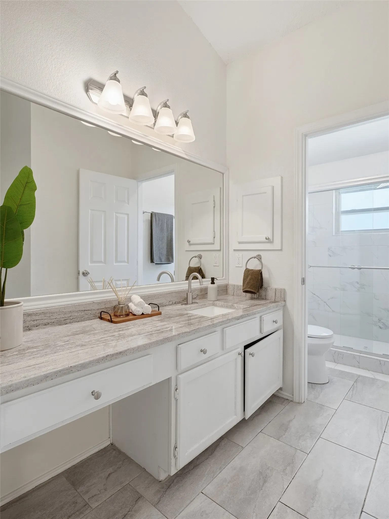 Single Family Residence For Sale in Tarrant County , 6205 Fernwood Drive, Arlington, Texas 76001, 4 Bedroom, 4 Bathroom, 2 Garage spaces, 2,136 Sqft, built in 1985, mls#21318087, Real Estate Agent in Arlington, Homes For Sale in Tarrant county, Homes For Sale in Arlington, Realtor in Arlington Texas, Real Estate Brokerage Independent Realty Texas, Luminita Cordes Realtor
