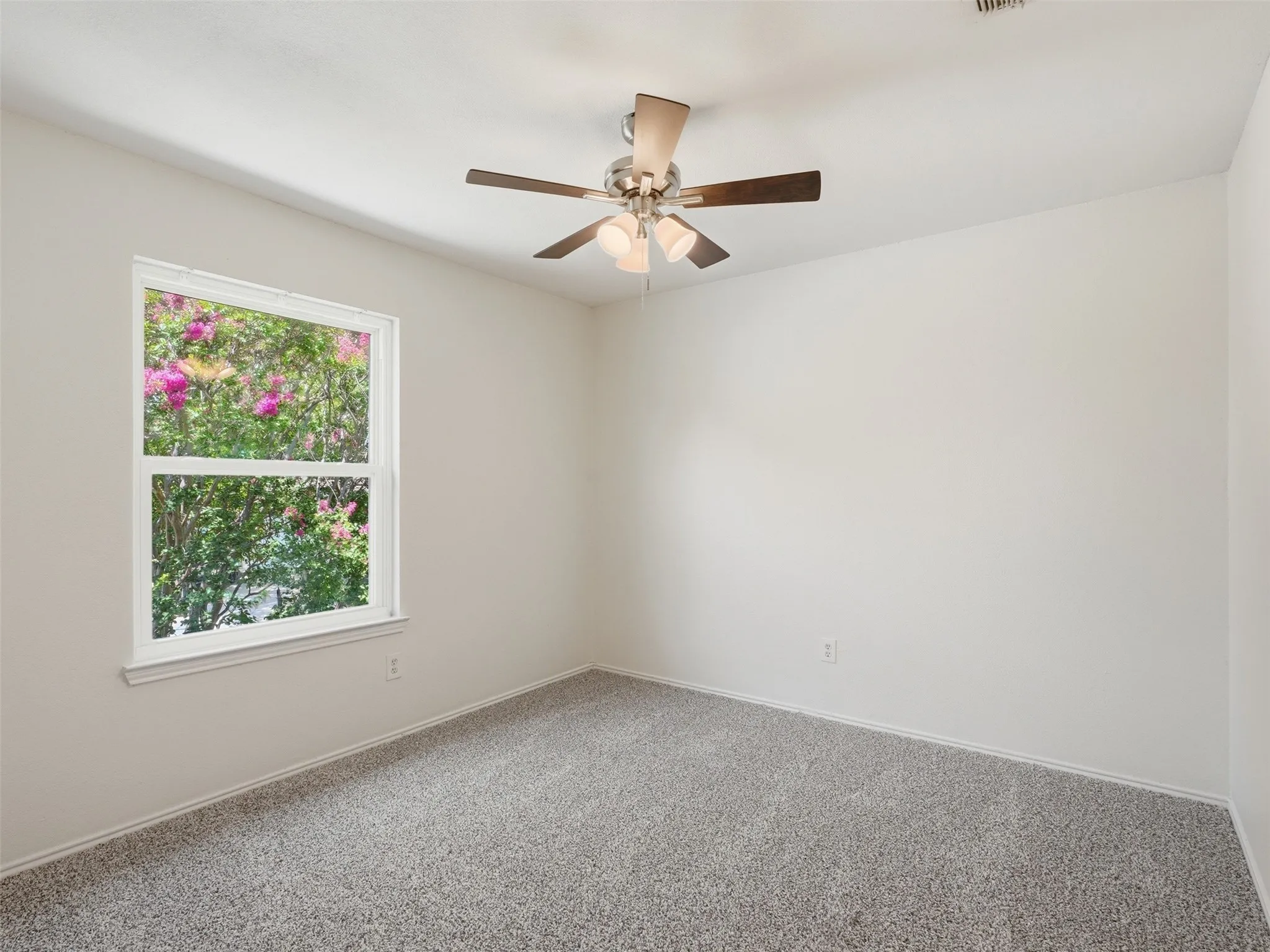 Single Family Residence For Sale in Tarrant County , 6205 Fernwood Drive, Arlington, Texas 76001, 4 Bedroom, 4 Bathroom, 2 Garage spaces, 2,136 Sqft, built in 1985, mls#21318087, Real Estate Agent in Arlington, Homes For Sale in Tarrant county, Homes For Sale in Arlington, Realtor in Arlington Texas, Real Estate Brokerage Independent Realty Texas, Luminita Cordes Realtor