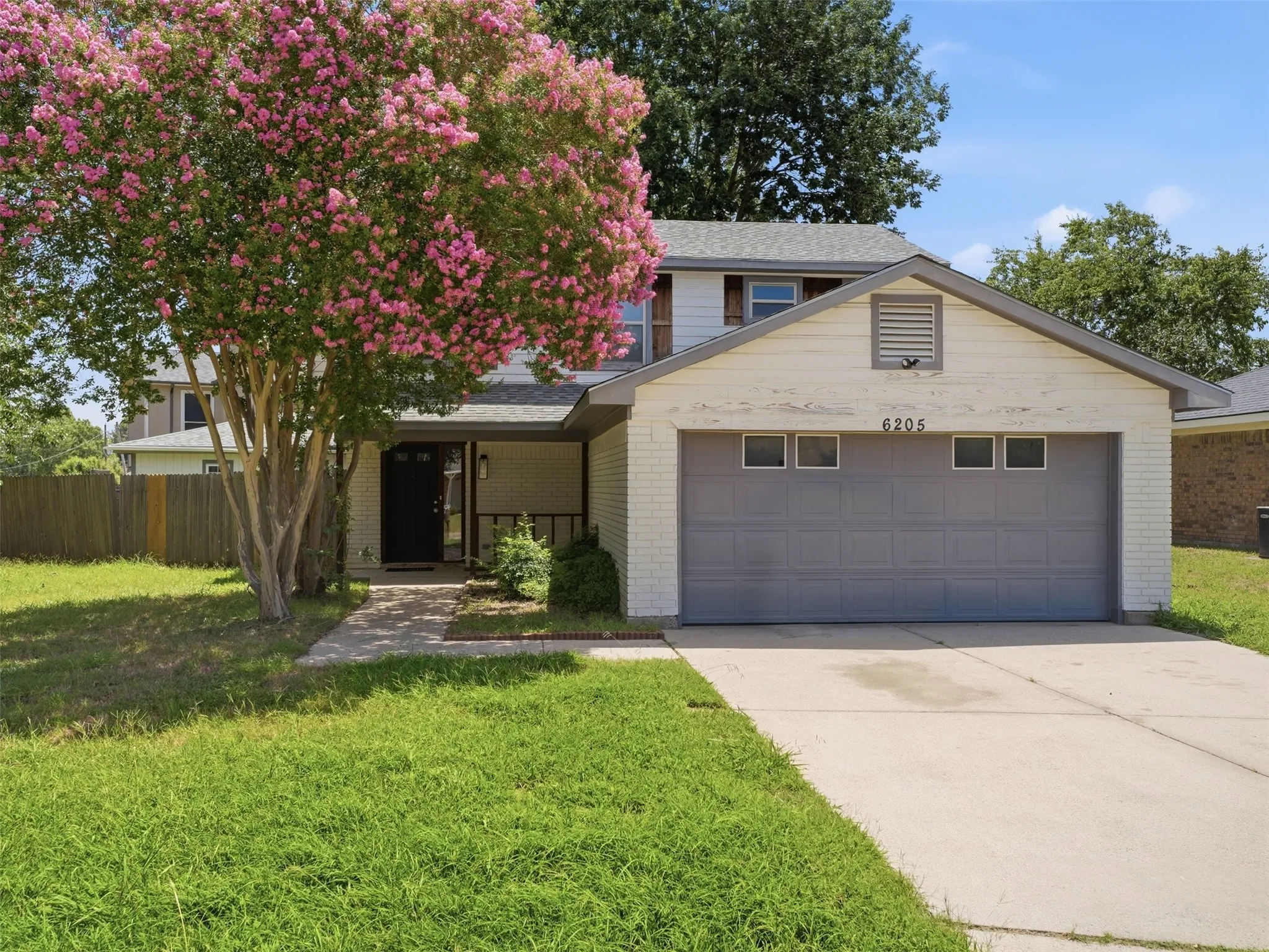 Single Family Residence For Sale in Tarrant County , 6205 Fernwood Drive, Arlington, Texas 76001, 4 Bedroom, 4 Bathroom, 2 Garage spaces, 2,136 Sqft, built in 1985, mls#21318087, Real Estate Agent in Arlington, Homes For Sale in Tarrant county, Homes For Sale in Arlington, Realtor in Arlington Texas, Real Estate Brokerage Independent Realty Texas, Luminita Cordes Realtor