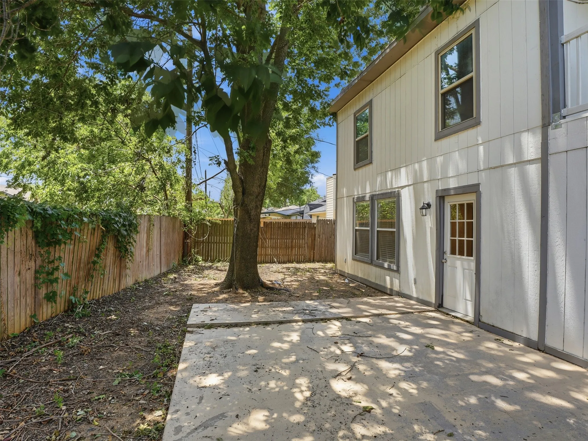 Single Family Residence For Sale in Tarrant County , 6205 Fernwood Drive, Arlington, Texas 76001, 4 Bedroom, 4 Bathroom, 2 Garage spaces, 2,136 Sqft, built in 1985, mls#21318087, Real Estate Agent in Arlington, Homes For Sale in Tarrant county, Homes For Sale in Arlington, Realtor in Arlington Texas, Real Estate Brokerage Independent Realty Texas, Luminita Cordes Realtor