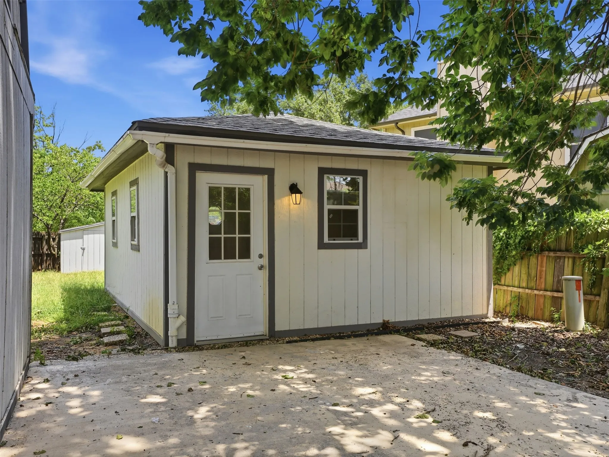 Single Family Residence For Sale in Tarrant County , 6205 Fernwood Drive, Arlington, Texas 76001, 4 Bedroom, 4 Bathroom, 2 Garage spaces, 2,136 Sqft, built in 1985, mls#21318087, Real Estate Agent in Arlington, Homes For Sale in Tarrant county, Homes For Sale in Arlington, Realtor in Arlington Texas, Real Estate Brokerage Independent Realty Texas, Luminita Cordes Realtor