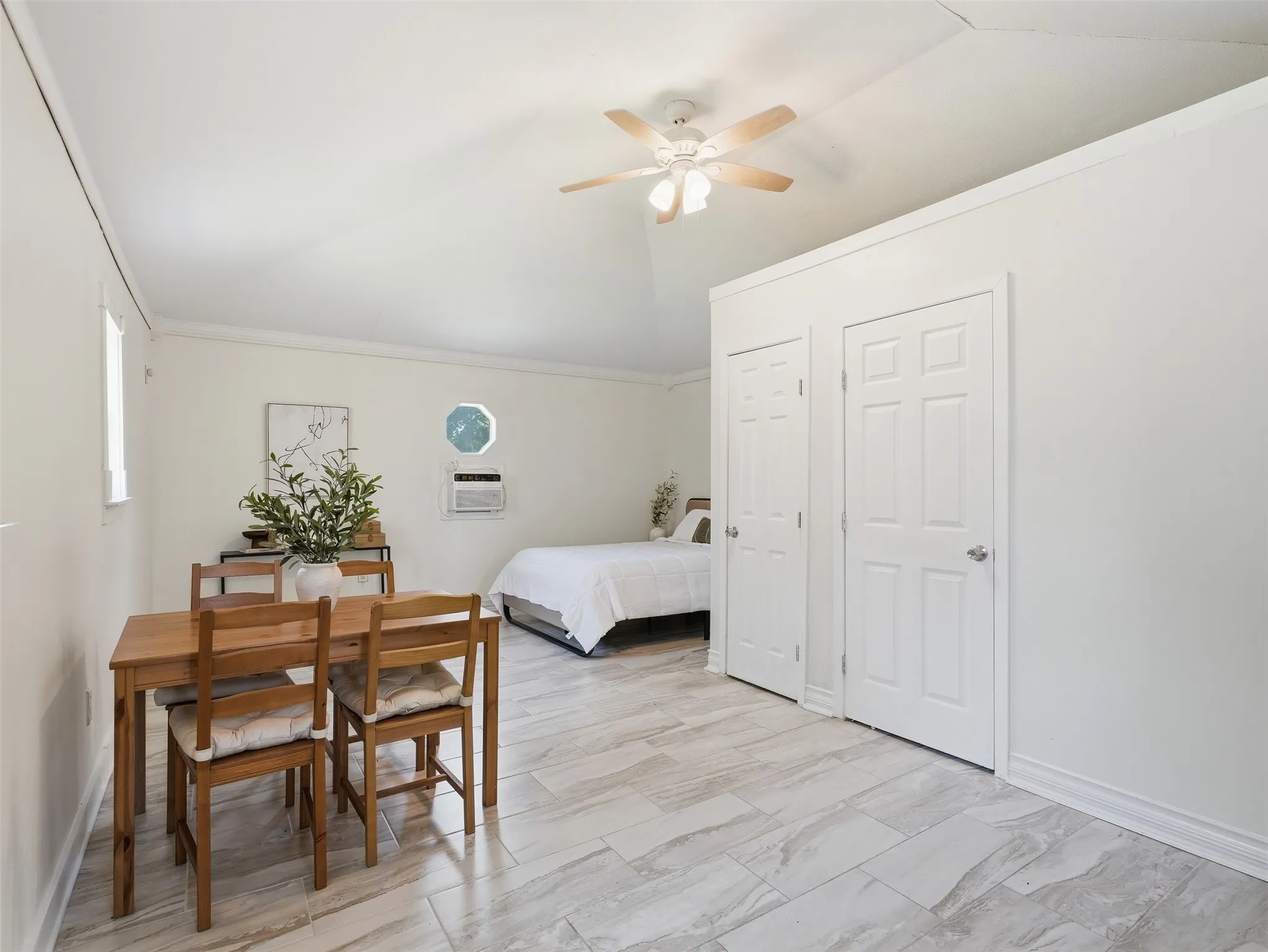 Single Family Residence For Sale in Tarrant County , 6205 Fernwood Drive, Arlington, Texas 76001, 4 Bedroom, 4 Bathroom, 2 Garage spaces, 2,136 Sqft, built in 1985, mls#21318087, Real Estate Agent in Arlington, Homes For Sale in Tarrant county, Homes For Sale in Arlington, Realtor in Arlington Texas, Real Estate Brokerage Independent Realty Texas, Luminita Cordes Realtor