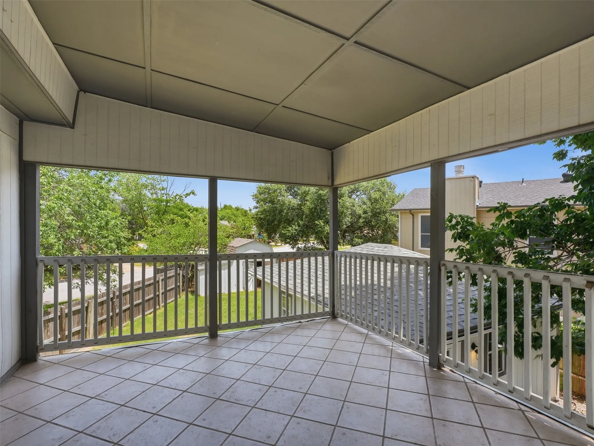 Single Family Residence For Sale in Tarrant County , 6205 Fernwood Drive, Arlington, Texas 76001, 4 Bedroom, 4 Bathroom, 2 Garage spaces, 2,136 Sqft, built in 1985, mls#21318087, Real Estate Agent in Arlington, Homes For Sale in Tarrant county, Homes For Sale in Arlington, Realtor in Arlington Texas, Real Estate Brokerage Independent Realty Texas, Luminita Cordes Realtor