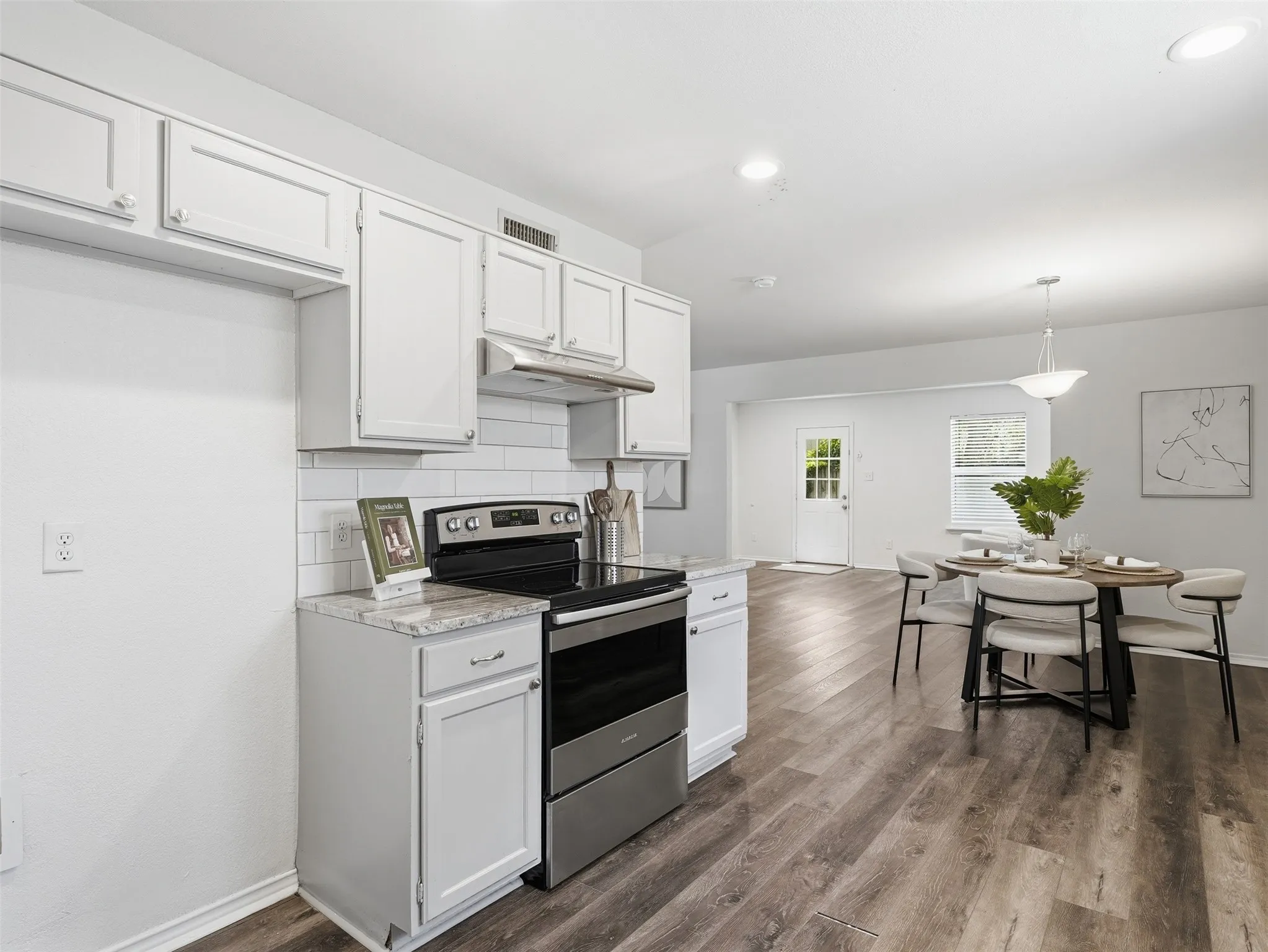 Single Family Residence For Sale in Tarrant County , 6205 Fernwood Drive, Arlington, Texas 76001, 4 Bedroom, 4 Bathroom, 2 Garage spaces, 2,136 Sqft, built in 1985, mls#21318087, Real Estate Agent in Arlington, Homes For Sale in Tarrant county, Homes For Sale in Arlington, Realtor in Arlington Texas, Real Estate Brokerage Independent Realty Texas, Luminita Cordes Realtor