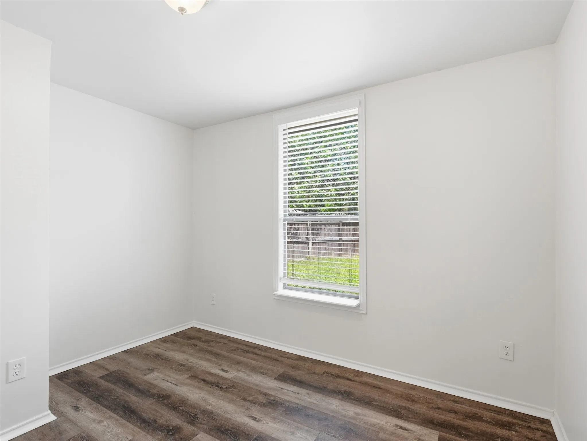 Single Family Residence For Sale in Tarrant County , 6205 Fernwood Drive, Arlington, Texas 76001, 4 Bedroom, 4 Bathroom, 2 Garage spaces, 2,136 Sqft, built in 1985, mls#21318087, Real Estate Agent in Arlington, Homes For Sale in Tarrant county, Homes For Sale in Arlington, Realtor in Arlington Texas, Real Estate Brokerage Independent Realty Texas, Luminita Cordes Realtor