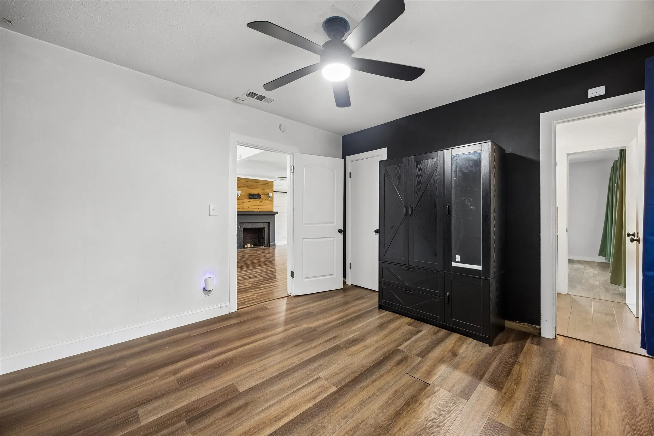 Single Family Residence For Sale in Dallas County , 3411 Gibsondell Avenue, Dallas, Texas 75211, 3 Bedroom, 2 Bathroom, Garage spaces, 1,576 Sqft, built in 1937, mls#21312736, Real Estate Agent in Dallas, Homes For Sale in Dallas county, Homes For Sale in Dallas, Realtor in Dallas Texas, Real Estate Brokerage Independent Realty Texas, Luminita Cordes Realtor