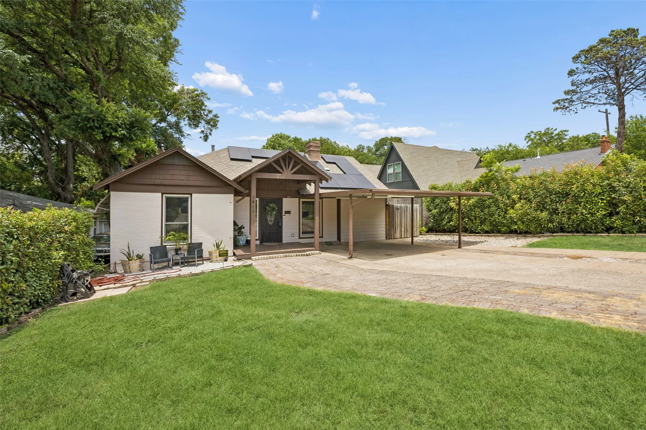 Single Family Residence For Sale in Dallas County , 3411 Gibsondell Avenue, Dallas, Texas 75211, 3 Bedroom, 2 Bathroom, Garage spaces, 1,576 Sqft, built in 1937, mls#21312736, Real Estate Agent in Dallas, Homes For Sale in Dallas county, Homes For Sale in Dallas, Realtor in Dallas Texas, Real Estate Brokerage Independent Realty Texas, Luminita Cordes Realtor