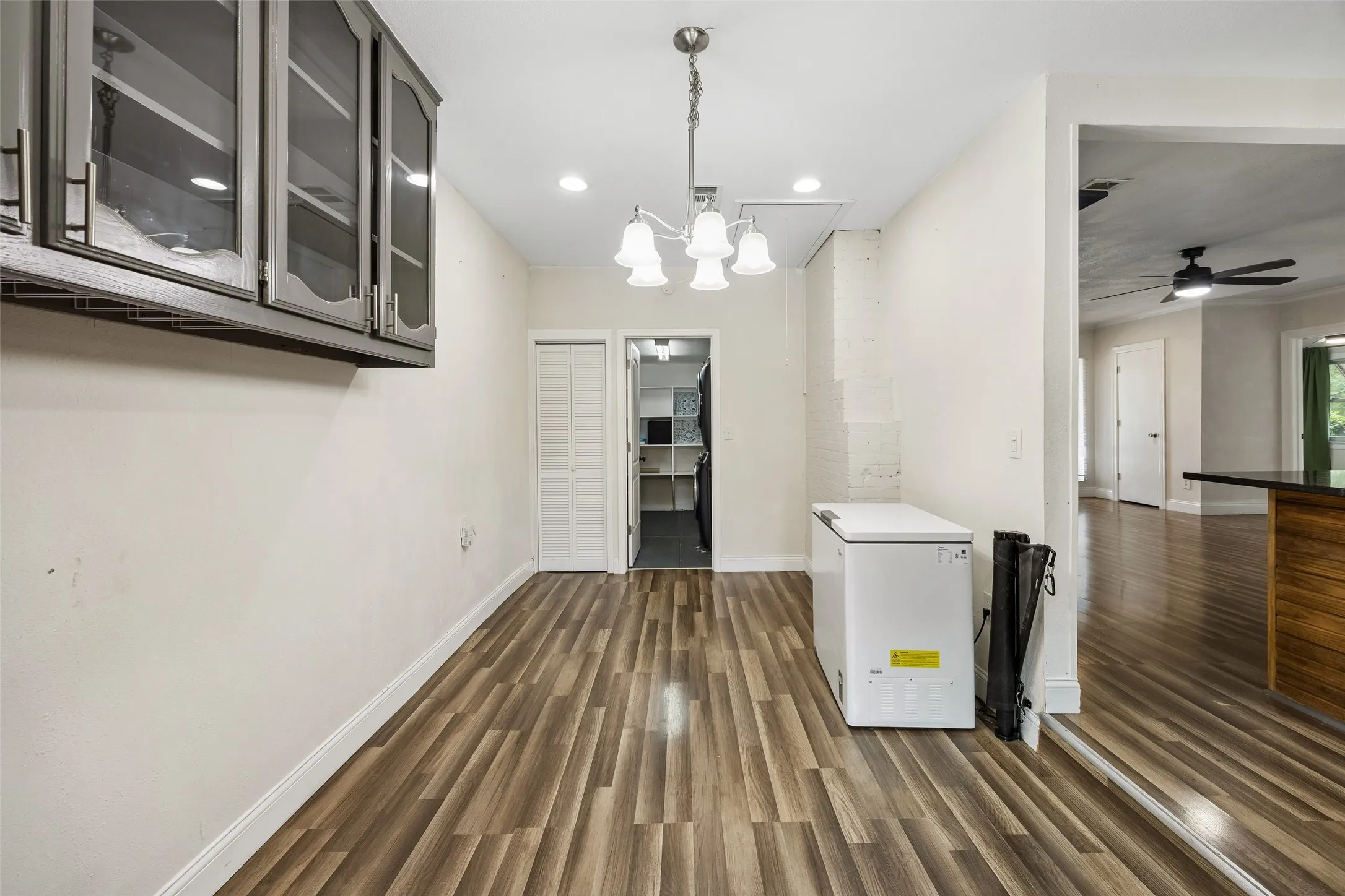 Single Family Residence For Sale in Dallas County , 3411 Gibsondell Avenue, Dallas, Texas 75211, 3 Bedroom, 2 Bathroom, Garage spaces, 1,576 Sqft, built in 1937, mls#21312736, Real Estate Agent in Dallas, Homes For Sale in Dallas county, Homes For Sale in Dallas, Realtor in Dallas Texas, Real Estate Brokerage Independent Realty Texas, Luminita Cordes Realtor