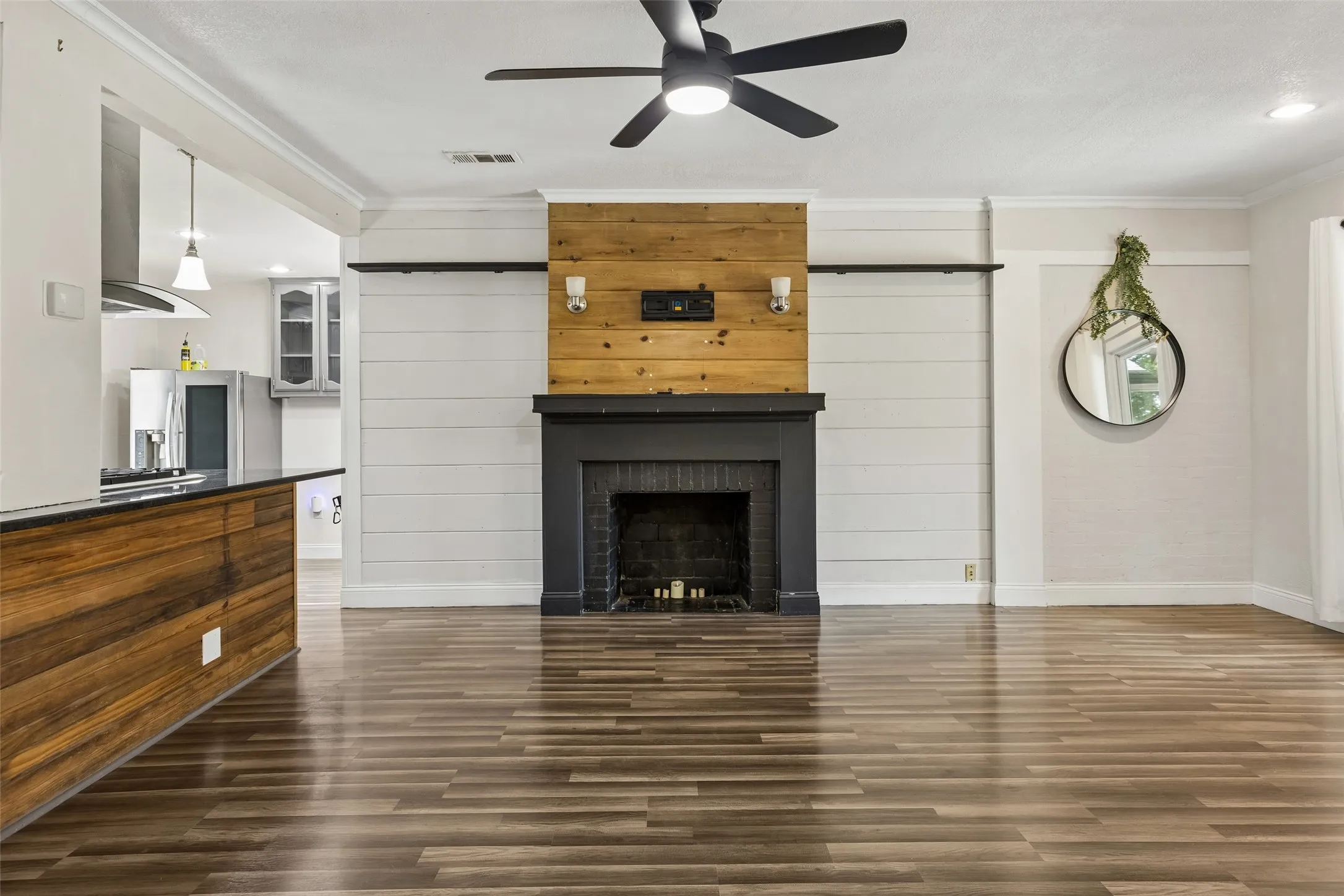 Single Family Residence For Sale in Dallas County , 3411 Gibsondell Avenue, Dallas, Texas 75211, 3 Bedroom, 2 Bathroom, Garage spaces, 1,576 Sqft, built in 1937, mls#21312736, Real Estate Agent in Dallas, Homes For Sale in Dallas county, Homes For Sale in Dallas, Realtor in Dallas Texas, Real Estate Brokerage Independent Realty Texas, Luminita Cordes Realtor