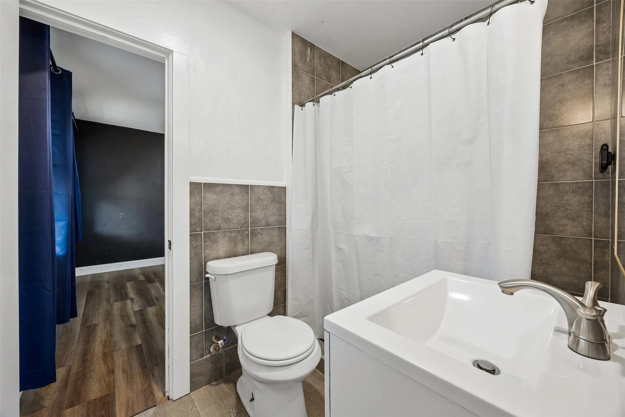 Single Family Residence For Sale in Dallas County , 3411 Gibsondell Avenue, Dallas, Texas 75211, 3 Bedroom, 2 Bathroom, Garage spaces, 1,576 Sqft, built in 1937, mls#21312736, Real Estate Agent in Dallas, Homes For Sale in Dallas county, Homes For Sale in Dallas, Realtor in Dallas Texas, Real Estate Brokerage Independent Realty Texas, Luminita Cordes Realtor