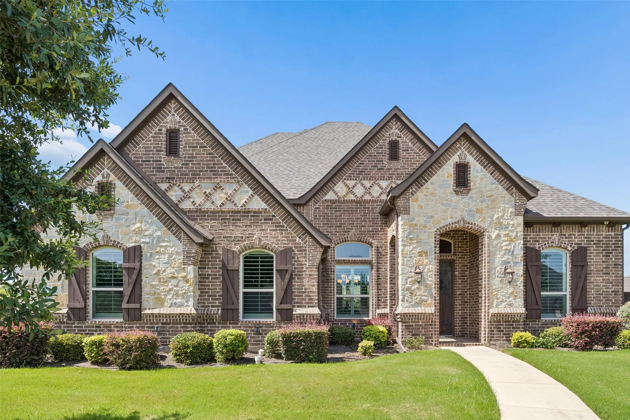 Single Family Residence For Rent in Tarrant County , 801 Rose Court, Keller, Texas 76248, 4 Bedroom, 4 Bathroom, 3 Garage spaces, 3,509 Sqft, built in 2015, mls#21316654, Real Estate Agent in Keller, Homes For Rent in Tarrant county, Homes For Rent in Keller, Realtor in Keller Texas, Real Estate Brokerage Independent Realty Texas, Luminita Cordes Realtor