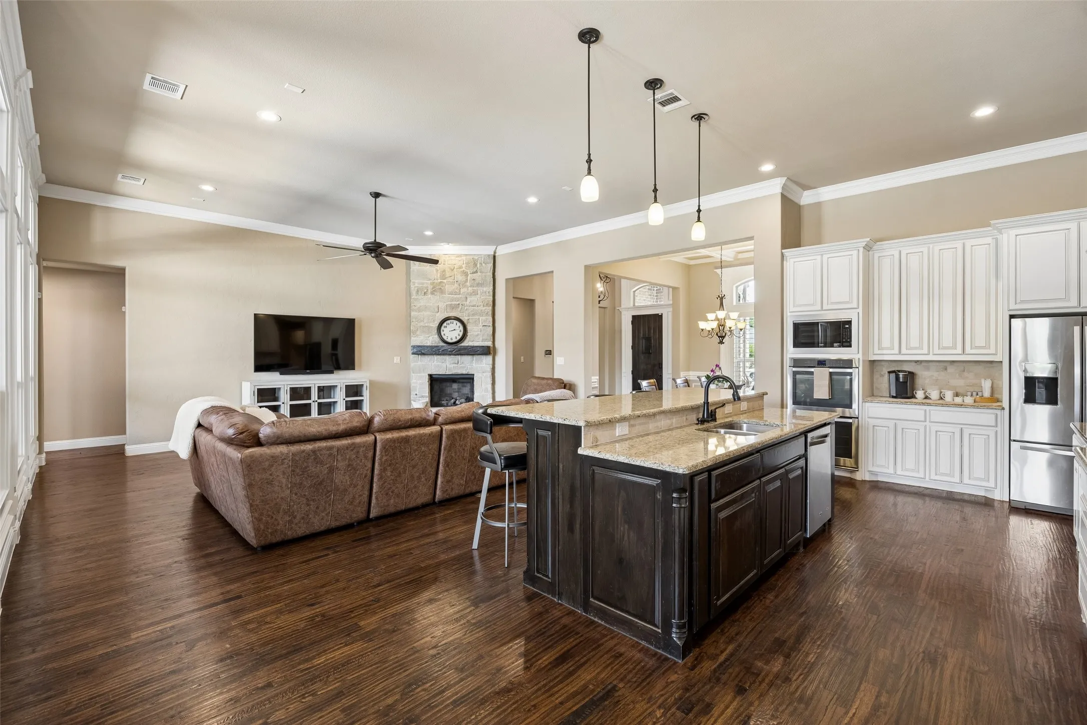 Single Family Residence For Rent in Tarrant County , 801 Rose Court, Keller, Texas 76248, 4 Bedroom, 4 Bathroom, 3 Garage spaces, 3,509 Sqft, built in 2015, mls#21316654, Real Estate Agent in Keller, Homes For Rent in Tarrant county, Homes For Rent in Keller, Realtor in Keller Texas, Real Estate Brokerage Independent Realty Texas, Luminita Cordes Realtor
