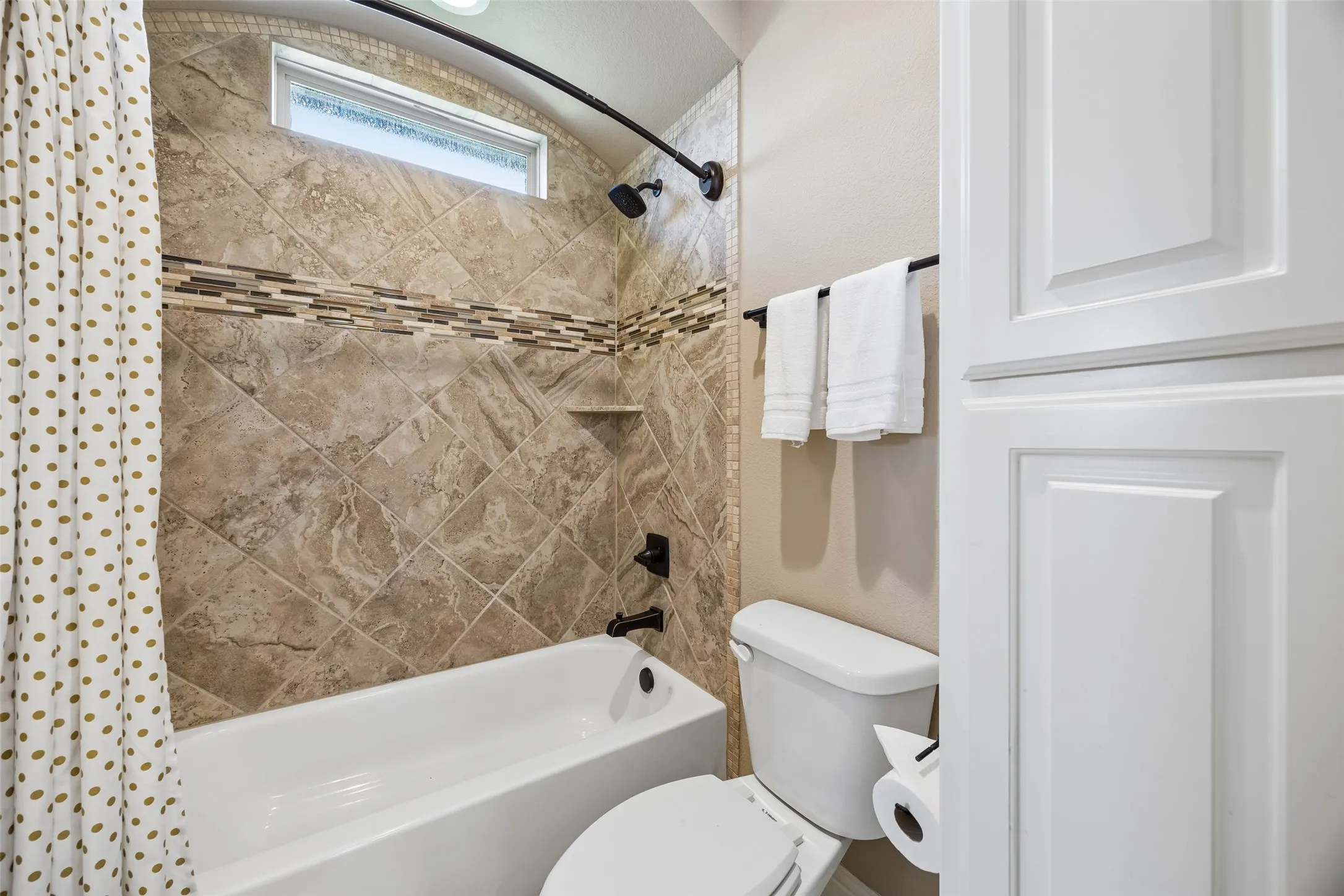 Single Family Residence For Rent in Tarrant County , 801 Rose Court, Keller, Texas 76248, 4 Bedroom, 4 Bathroom, 3 Garage spaces, 3,509 Sqft, built in 2015, mls#21316654, Real Estate Agent in Keller, Homes For Rent in Tarrant county, Homes For Rent in Keller, Realtor in Keller Texas, Real Estate Brokerage Independent Realty Texas, Luminita Cordes Realtor