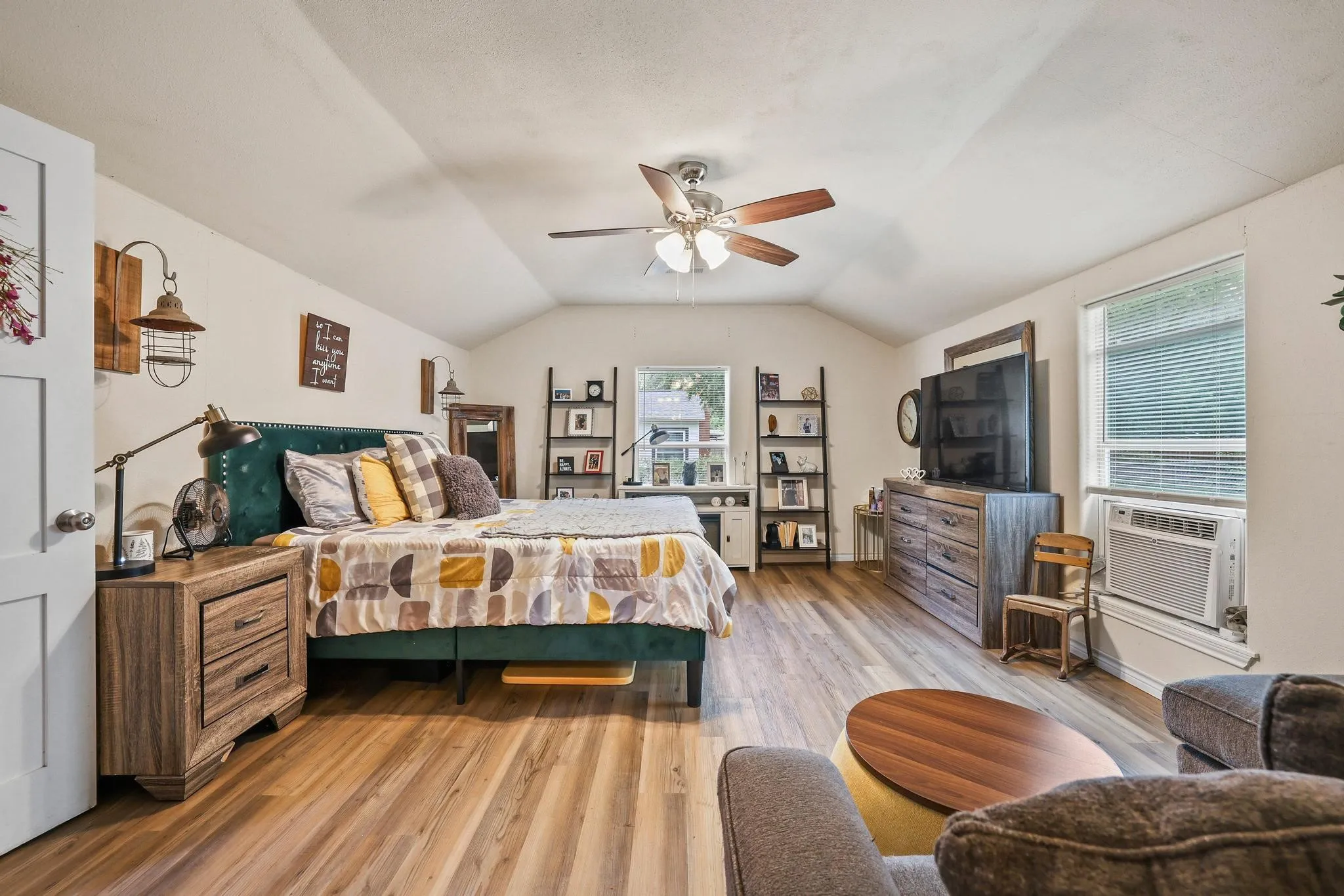 Single Family Residence For Sale in Grayson County , 1718 N Shannon Street, Sherman, Texas 75092, 3 Bedroom, 2 Bathroom, Garage spaces, 1,472 Sqft, built in 1946, mls#21314228, Real Estate Agent in Sherman, Homes For Sale in Grayson county, Homes For Sale in Sherman, Realtor in Sherman Texas, Real Estate Brokerage Independent Realty Texas, Luminita Cordes Realtor