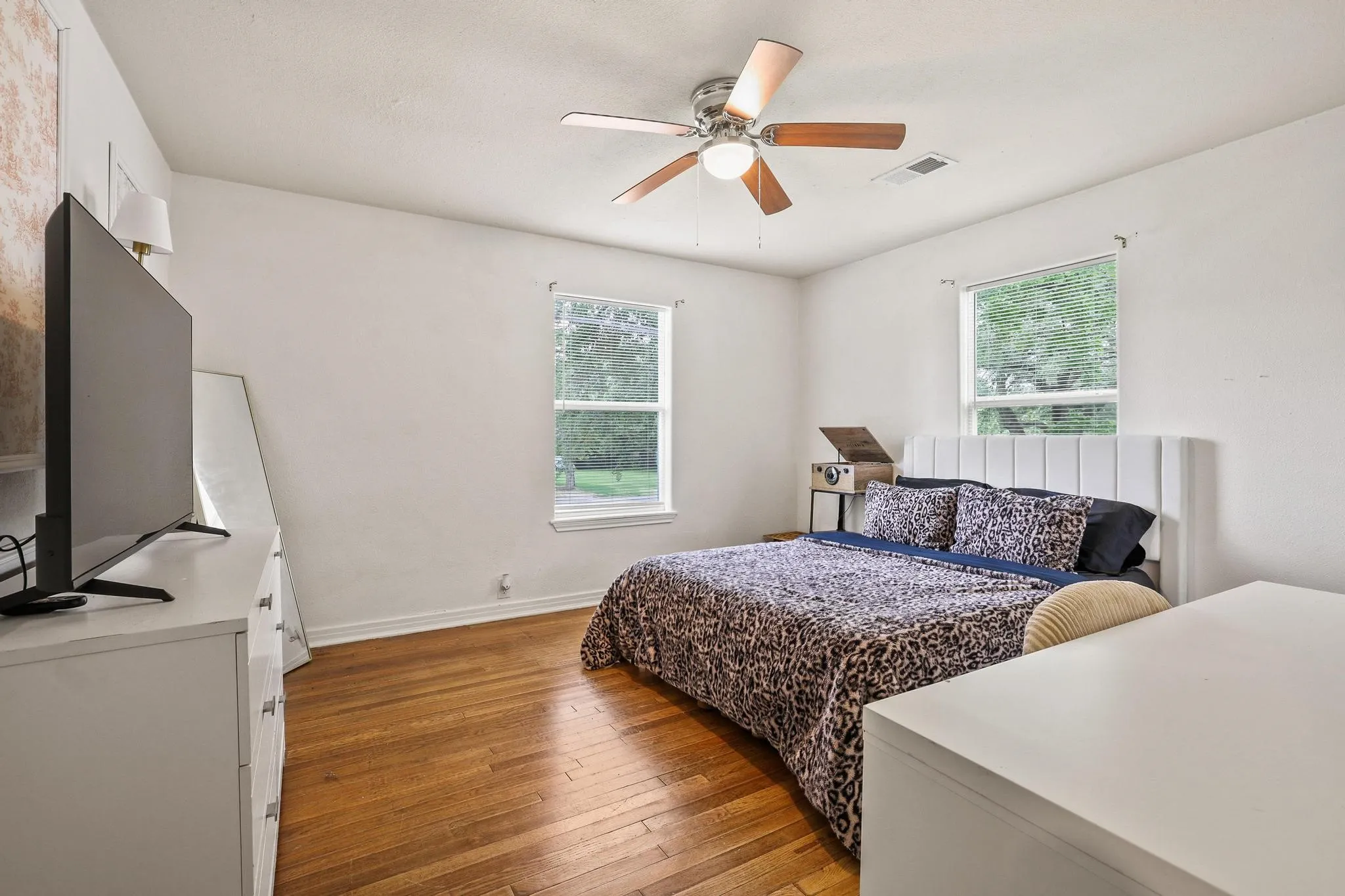 Single Family Residence For Sale in Grayson County , 1718 N Shannon Street, Sherman, Texas 75092, 3 Bedroom, 2 Bathroom, Garage spaces, 1,472 Sqft, built in 1946, mls#21314228, Real Estate Agent in Sherman, Homes For Sale in Grayson county, Homes For Sale in Sherman, Realtor in Sherman Texas, Real Estate Brokerage Independent Realty Texas, Luminita Cordes Realtor