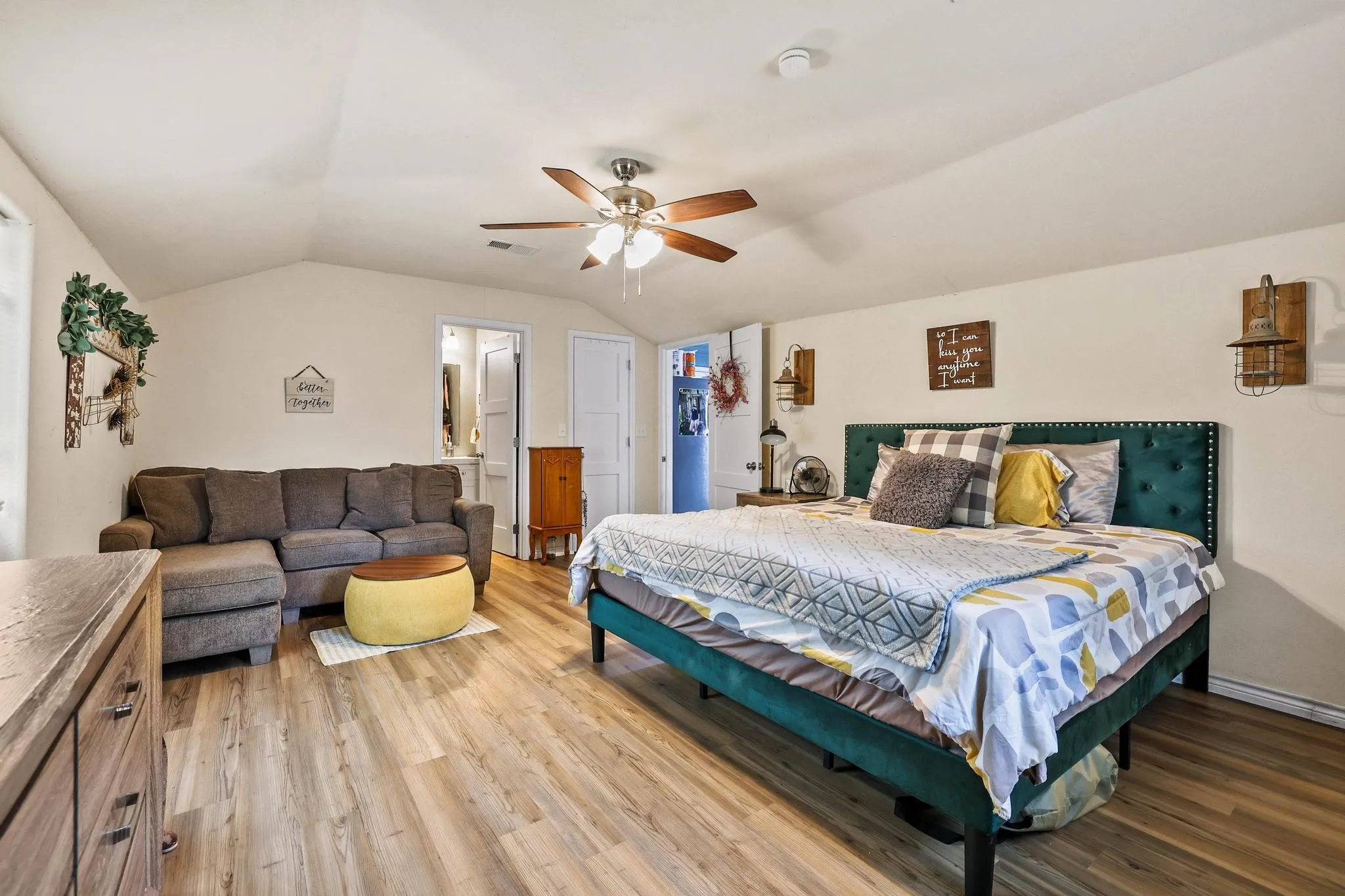 Single Family Residence For Sale in Grayson County , 1718 N Shannon Street, Sherman, Texas 75092, 3 Bedroom, 2 Bathroom, Garage spaces, 1,472 Sqft, built in 1946, mls#21314228, Real Estate Agent in Sherman, Homes For Sale in Grayson county, Homes For Sale in Sherman, Realtor in Sherman Texas, Real Estate Brokerage Independent Realty Texas, Luminita Cordes Realtor