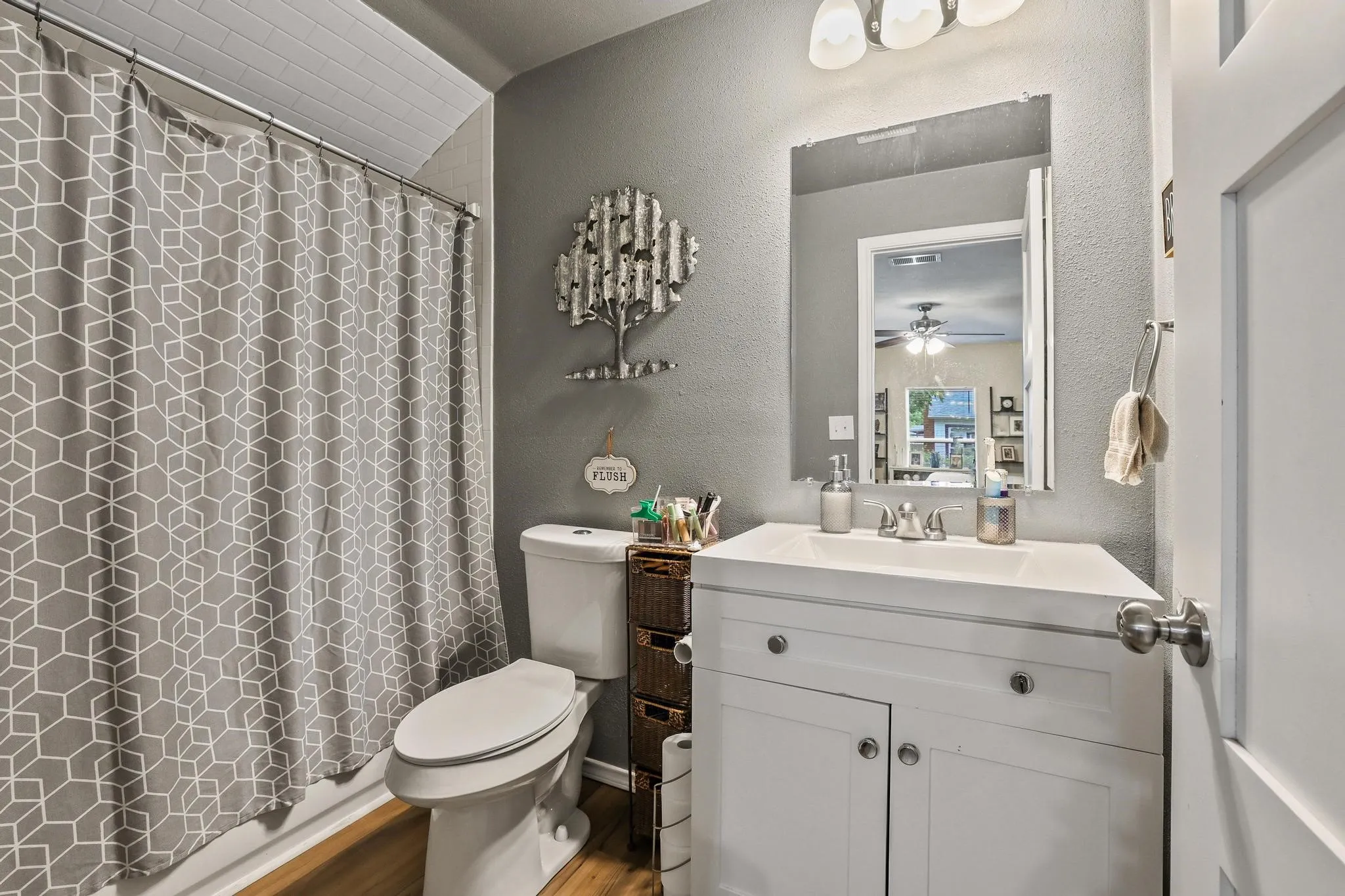 Single Family Residence For Sale in Grayson County , 1718 N Shannon Street, Sherman, Texas 75092, 3 Bedroom, 2 Bathroom, Garage spaces, 1,472 Sqft, built in 1946, mls#21314228, Real Estate Agent in Sherman, Homes For Sale in Grayson county, Homes For Sale in Sherman, Realtor in Sherman Texas, Real Estate Brokerage Independent Realty Texas, Luminita Cordes Realtor