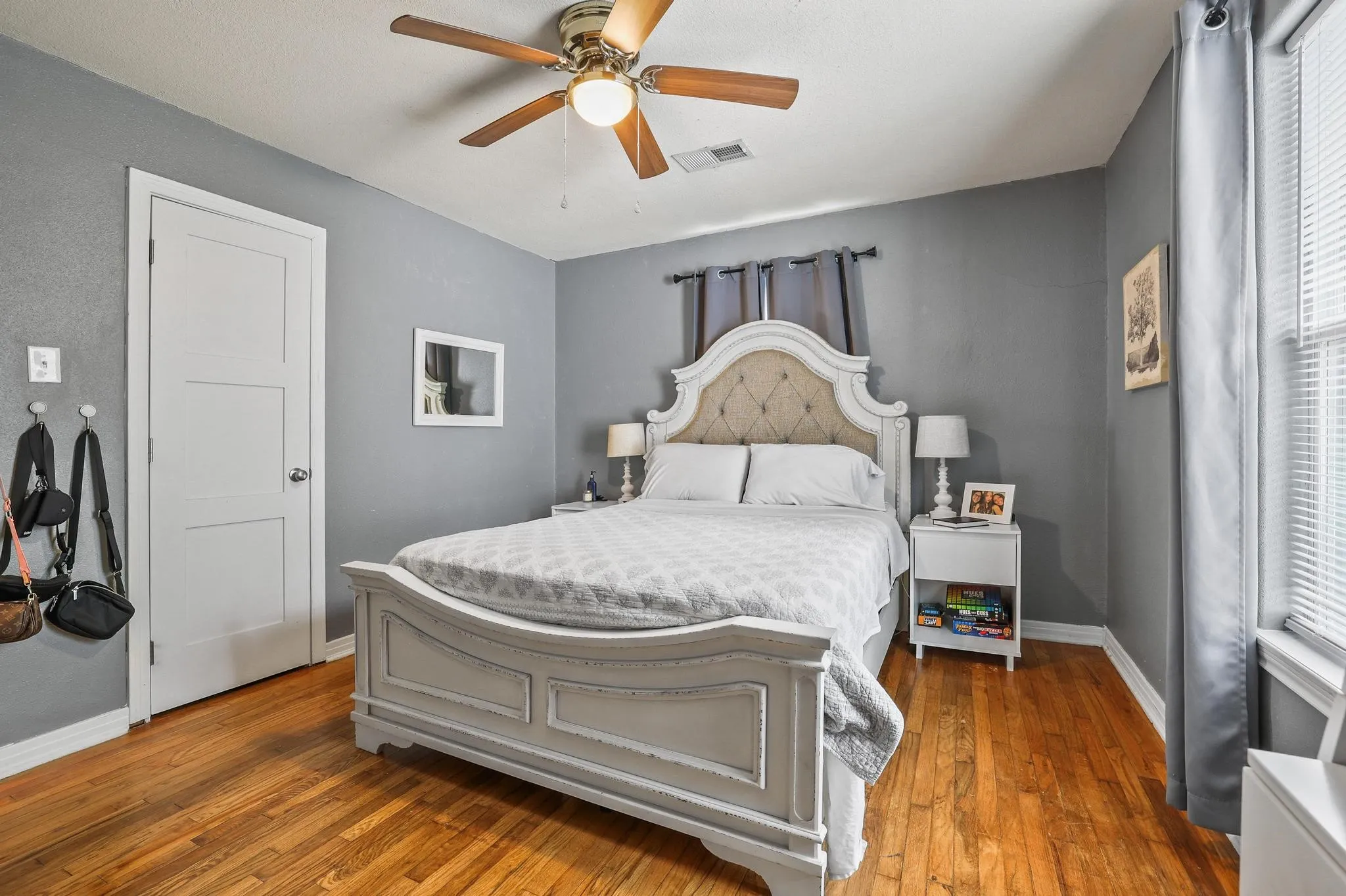 Single Family Residence For Sale in Grayson County , 1718 N Shannon Street, Sherman, Texas 75092, 3 Bedroom, 2 Bathroom, Garage spaces, 1,472 Sqft, built in 1946, mls#21314228, Real Estate Agent in Sherman, Homes For Sale in Grayson county, Homes For Sale in Sherman, Realtor in Sherman Texas, Real Estate Brokerage Independent Realty Texas, Luminita Cordes Realtor
