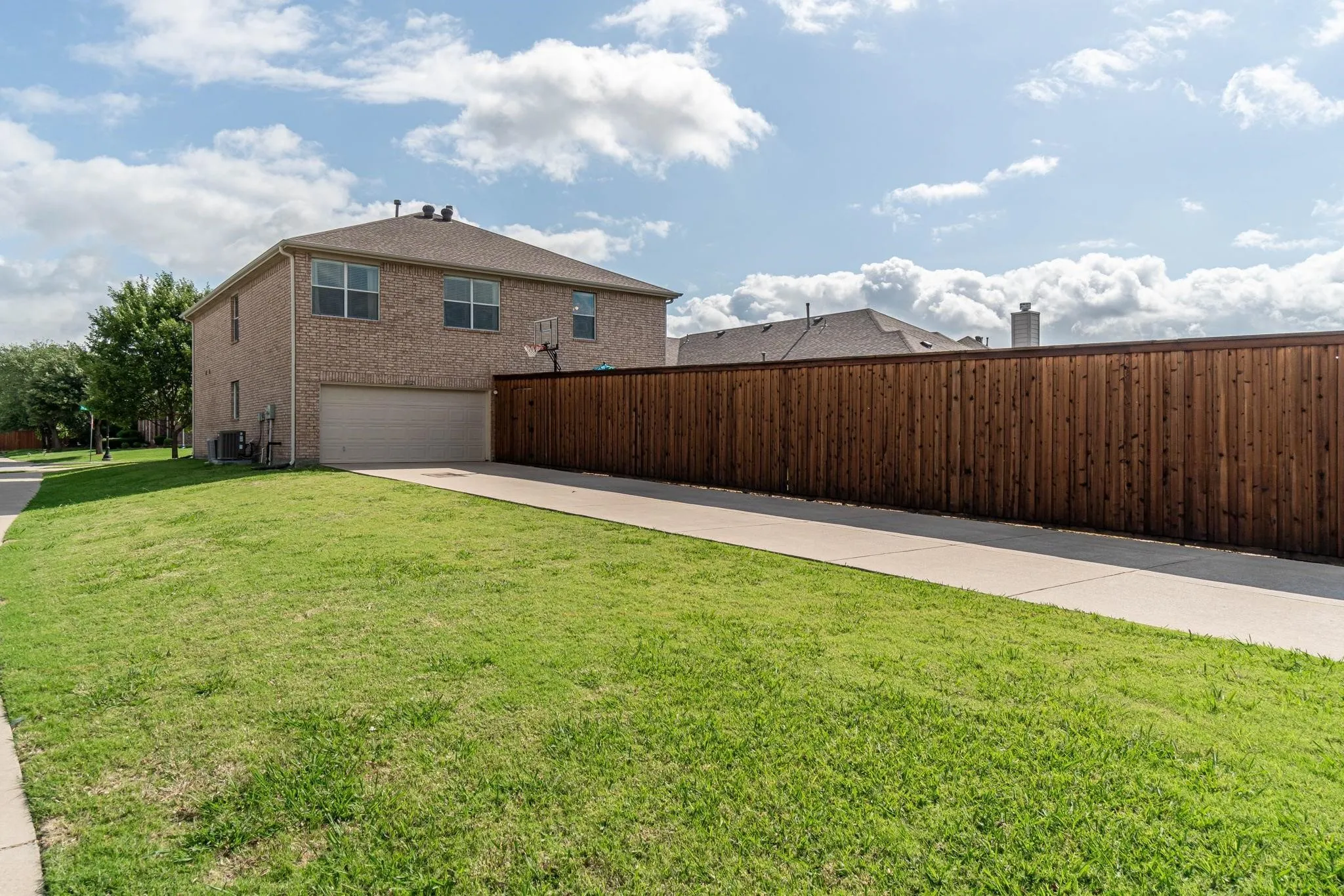 Single Family Residence For Rent in Denton County , 2125 Maserati Drive, Frisco, Texas 75033, 5 Bedroom, 4 Bathroom, 2 Garage spaces, 3,501 Sqft, built in 2006, mls#21317642, Real Estate Agent in Frisco, Homes For Rent in Denton county, Homes For Rent in Frisco, Realtor in Frisco Texas, Real Estate Brokerage Independent Realty Texas, Luminita Cordes Realtor