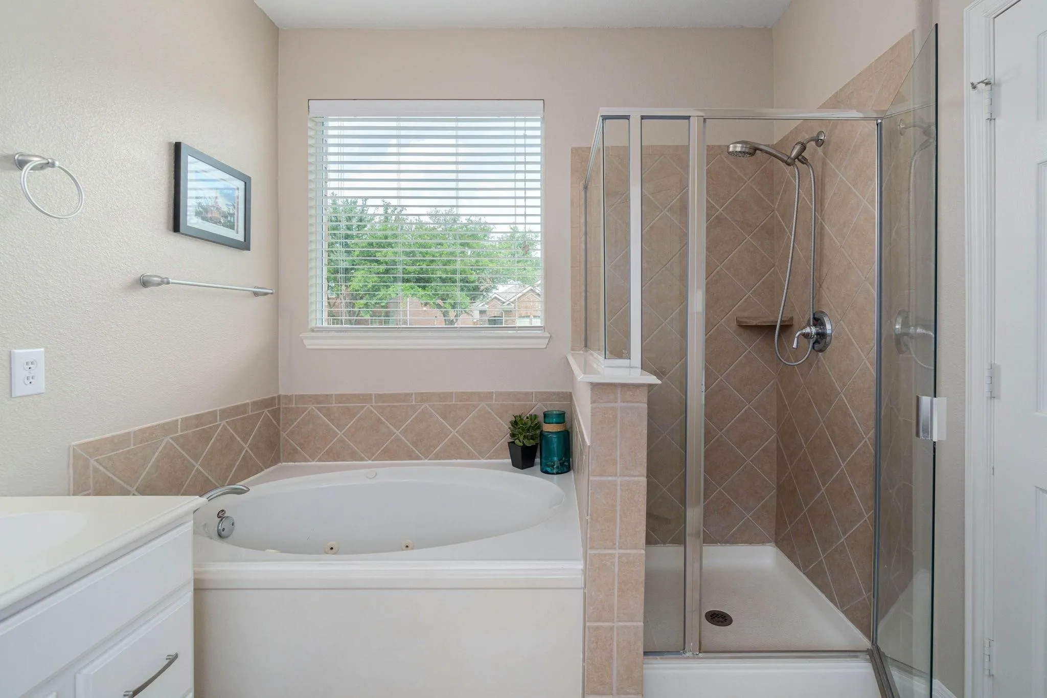 Single Family Residence For Rent in Denton County , 2125 Maserati Drive, Frisco, Texas 75033, 5 Bedroom, 4 Bathroom, 2 Garage spaces, 3,501 Sqft, built in 2006, mls#21317642, Real Estate Agent in Frisco, Homes For Rent in Denton county, Homes For Rent in Frisco, Realtor in Frisco Texas, Real Estate Brokerage Independent Realty Texas, Luminita Cordes Realtor