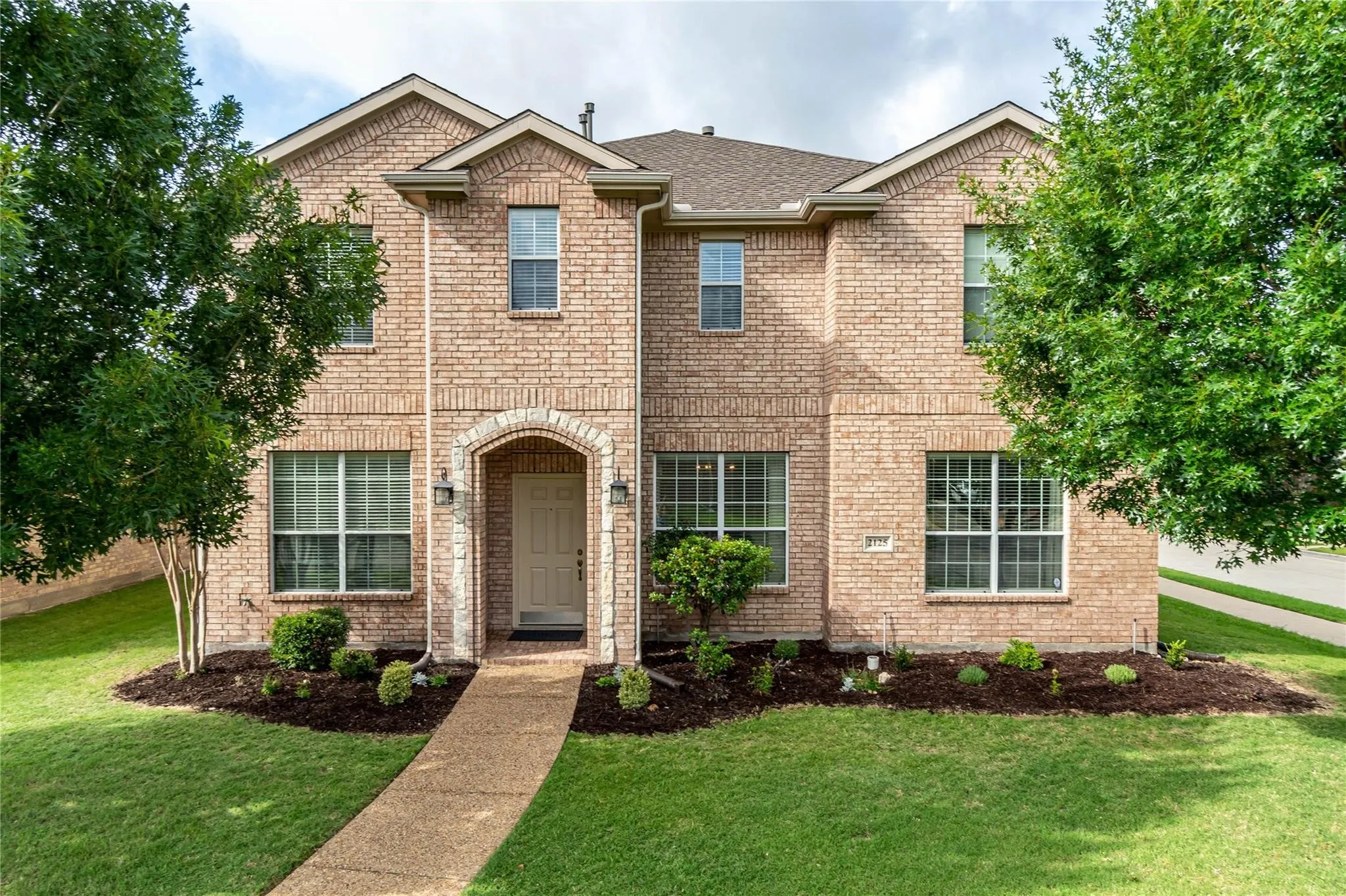 Single Family Residence For Rent in Denton County , 2125 Maserati Drive, Frisco, Texas 75033, 5 Bedroom, 4 Bathroom, 2 Garage spaces, 3,501 Sqft, built in 2006, mls#21317642, Real Estate Agent in Frisco, Homes For Rent in Denton county, Homes For Rent in Frisco, Realtor in Frisco Texas, Real Estate Brokerage Independent Realty Texas, Luminita Cordes Realtor