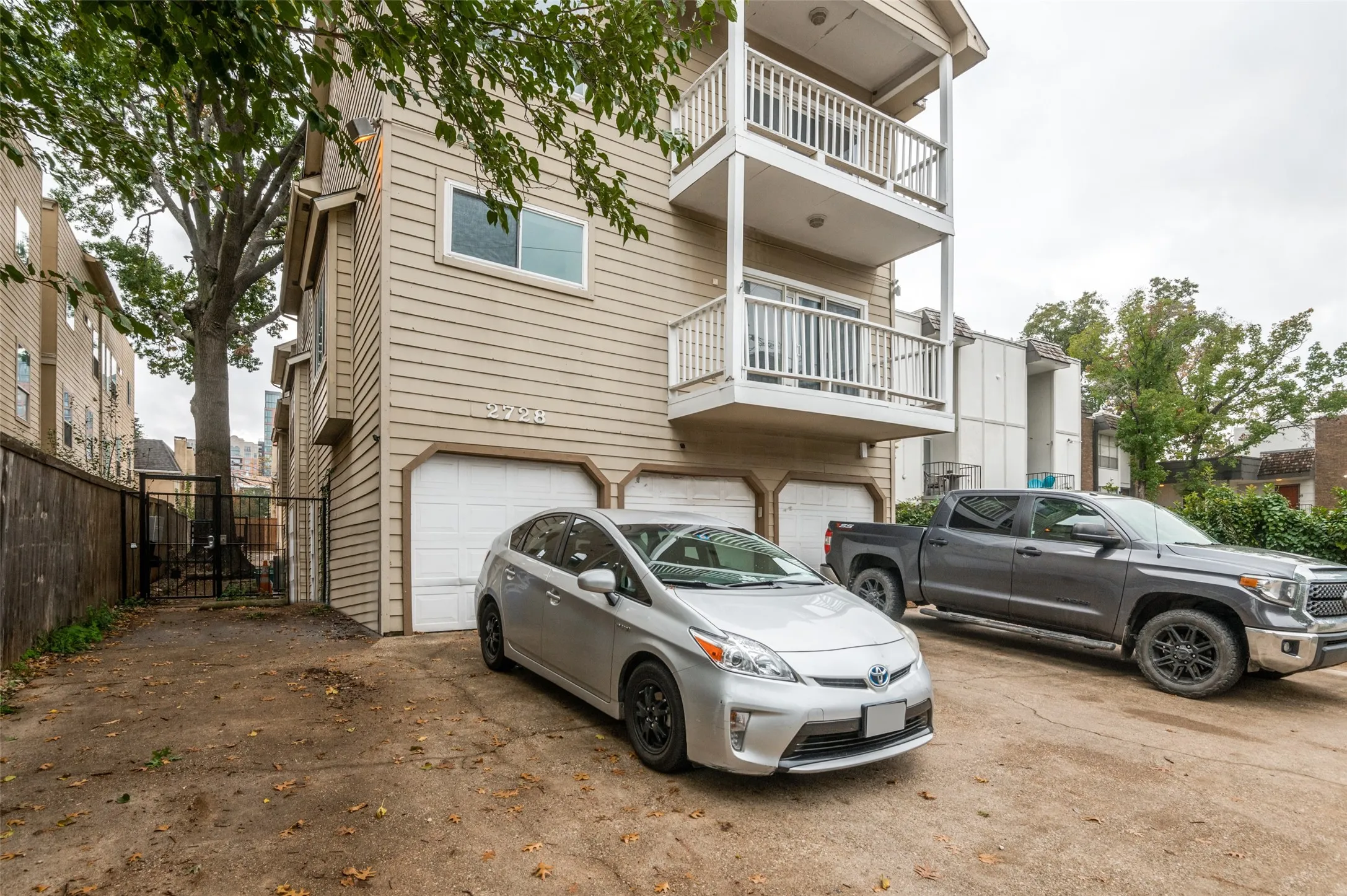 Condominium For Sale in Dallas County , 2728 Reagan Street 202, Dallas, Texas 75219, 2 Bedroom, 2 Bathroom, 1 Garage spaces, 878 Sqft, built in 1983, mls#21318127, Real Estate Agent in Dallas, Homes For Sale in Dallas county, Homes For Sale in Dallas, Realtor in Dallas Texas, Real Estate Brokerage Independent Realty Texas, Luminita Cordes Realtor