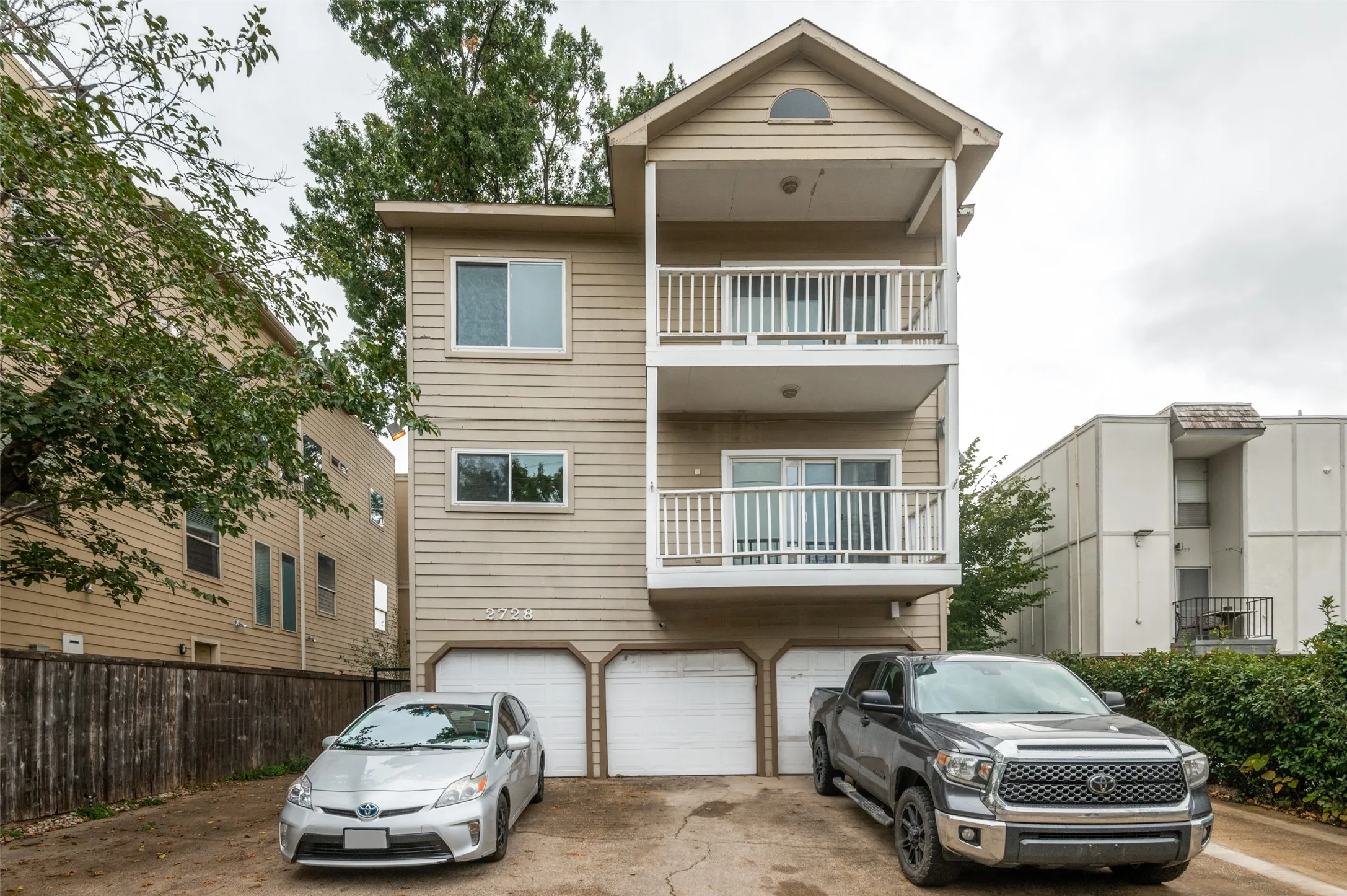 Condominium For Sale in Dallas County , 2728 Reagan Street 202, Dallas, Texas 75219, 2 Bedroom, 2 Bathroom, 1 Garage spaces, 878 Sqft, built in 1983, mls#21318127, Real Estate Agent in Dallas, Homes For Sale in Dallas county, Homes For Sale in Dallas, Realtor in Dallas Texas, Real Estate Brokerage Independent Realty Texas, Luminita Cordes Realtor