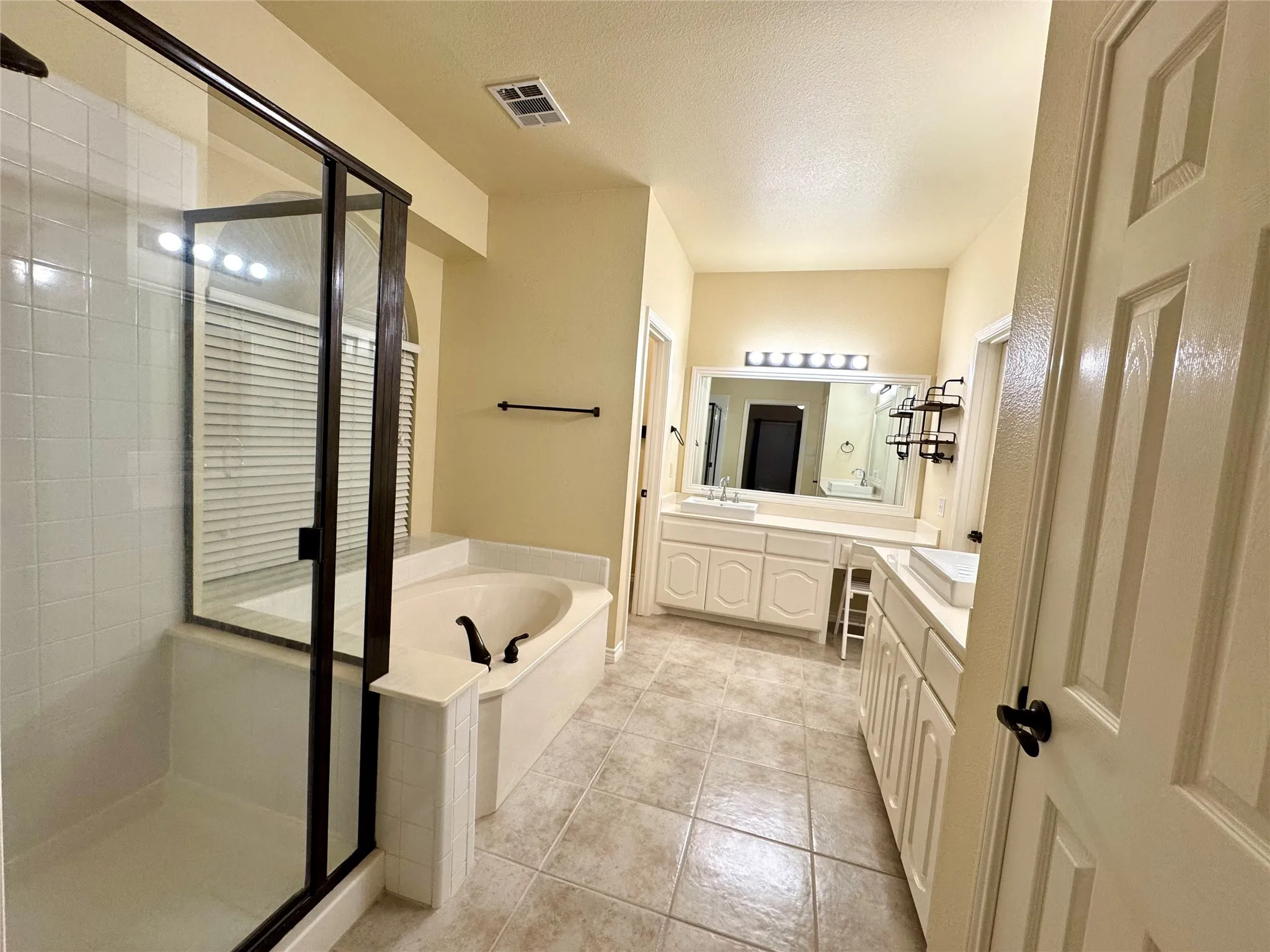 Single Family Residence For Sale in Tarrant County , 7116 Top Rail Run, Fort Worth, Texas 76179, 5 Bedroom, 3 Bathroom, 2 Garage spaces, 2,910 Sqft, built in 2001, mls#21316218, Real Estate Agent in Fort Worth, Homes For Sale in Tarrant county, Homes For Sale in Fort Worth, Realtor in Fort Worth Texas, Real Estate Brokerage Independent Realty Texas, Luminita Cordes Realtor