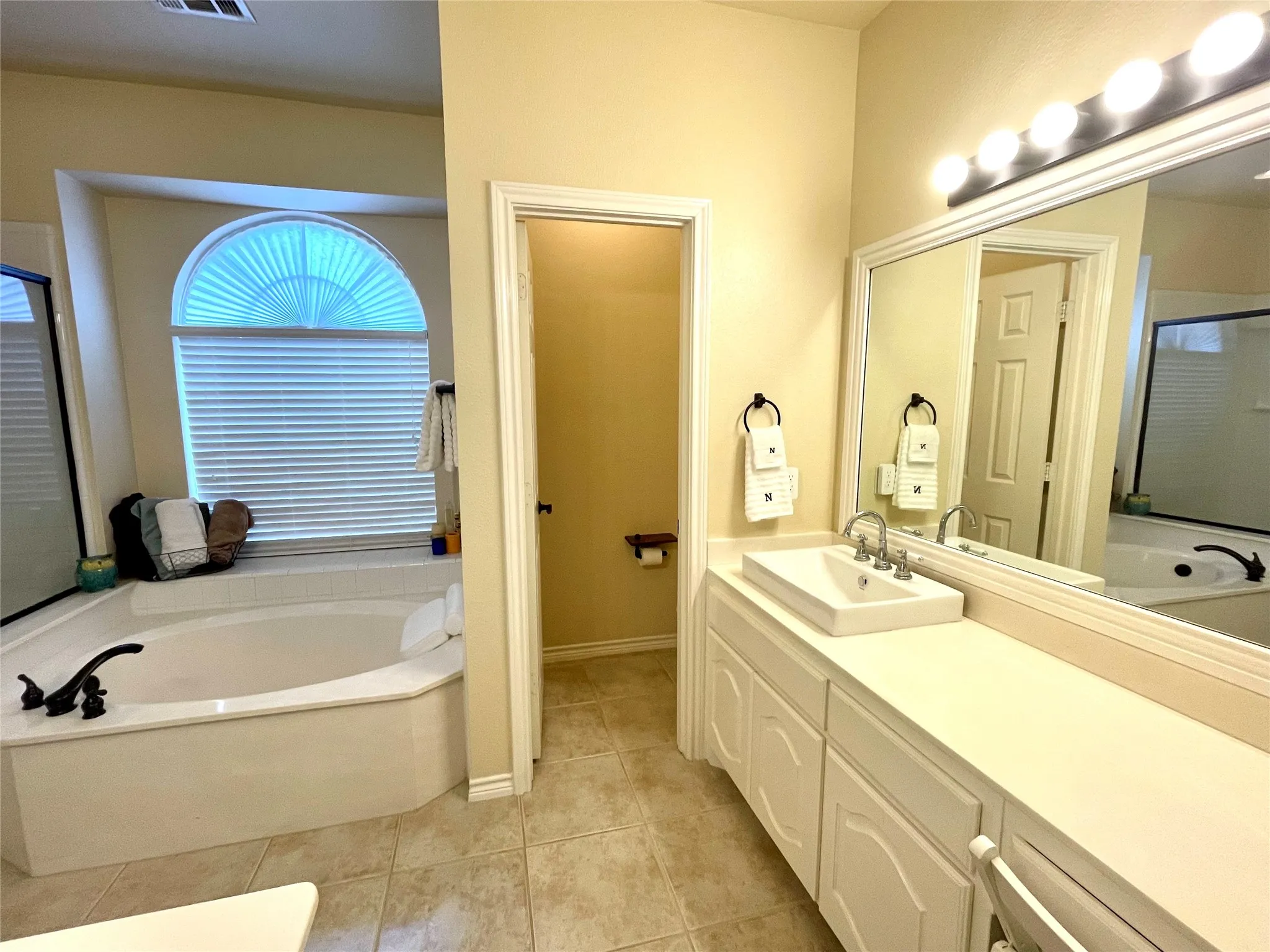 Single Family Residence For Sale in Tarrant County , 7116 Top Rail Run, Fort Worth, Texas 76179, 5 Bedroom, 3 Bathroom, 2 Garage spaces, 2,910 Sqft, built in 2001, mls#21316218, Real Estate Agent in Fort Worth, Homes For Sale in Tarrant county, Homes For Sale in Fort Worth, Realtor in Fort Worth Texas, Real Estate Brokerage Independent Realty Texas, Luminita Cordes Realtor