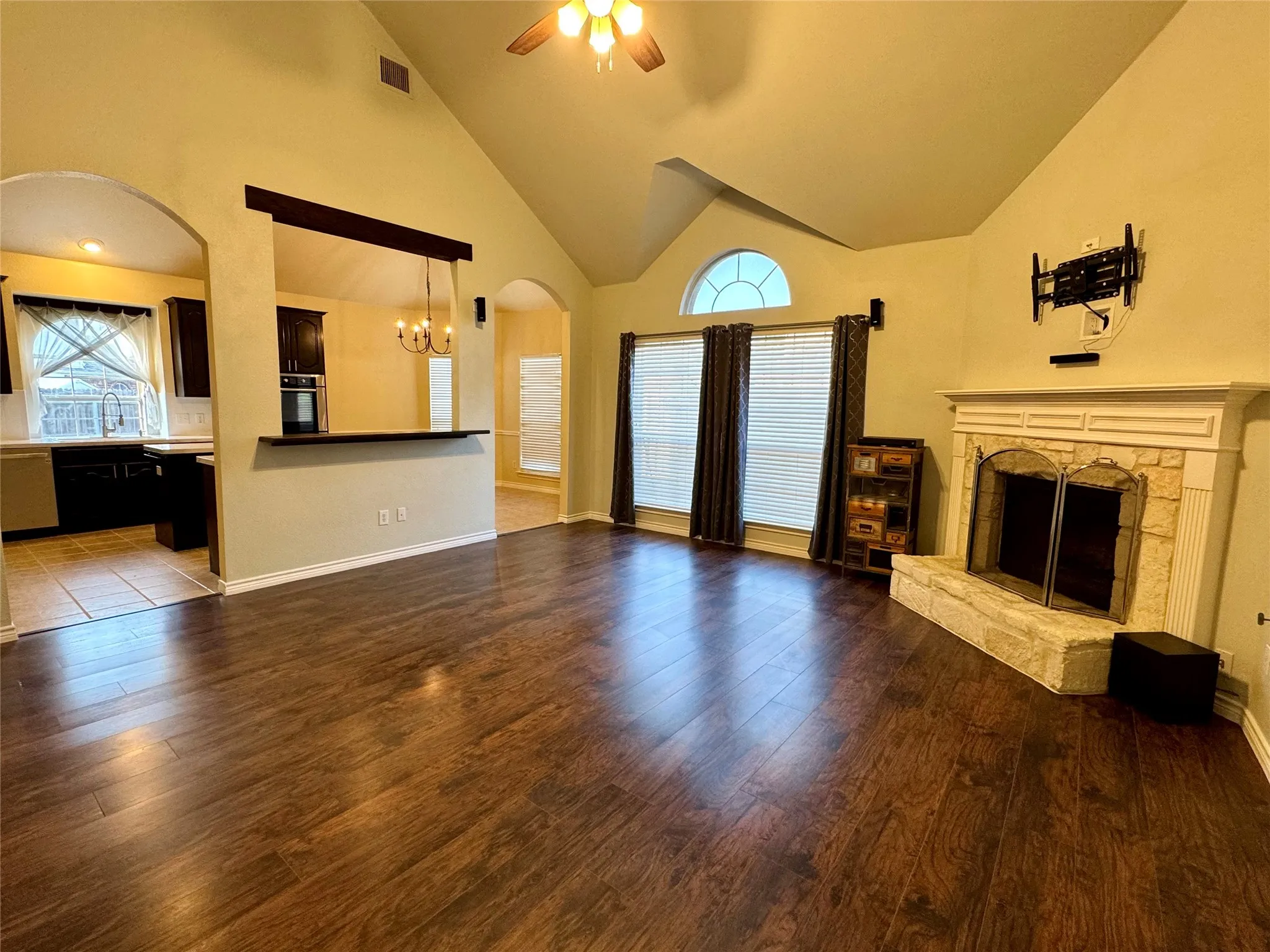 Single Family Residence For Sale in Tarrant County , 7116 Top Rail Run, Fort Worth, Texas 76179, 5 Bedroom, 3 Bathroom, 2 Garage spaces, 2,910 Sqft, built in 2001, mls#21316218, Real Estate Agent in Fort Worth, Homes For Sale in Tarrant county, Homes For Sale in Fort Worth, Realtor in Fort Worth Texas, Real Estate Brokerage Independent Realty Texas, Luminita Cordes Realtor