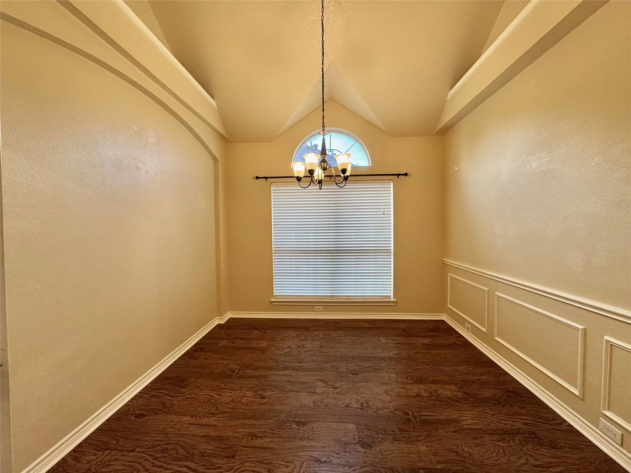 Single Family Residence For Sale in Tarrant County , 7116 Top Rail Run, Fort Worth, Texas 76179, 5 Bedroom, 3 Bathroom, 2 Garage spaces, 2,910 Sqft, built in 2001, mls#21316218, Real Estate Agent in Fort Worth, Homes For Sale in Tarrant county, Homes For Sale in Fort Worth, Realtor in Fort Worth Texas, Real Estate Brokerage Independent Realty Texas, Luminita Cordes Realtor