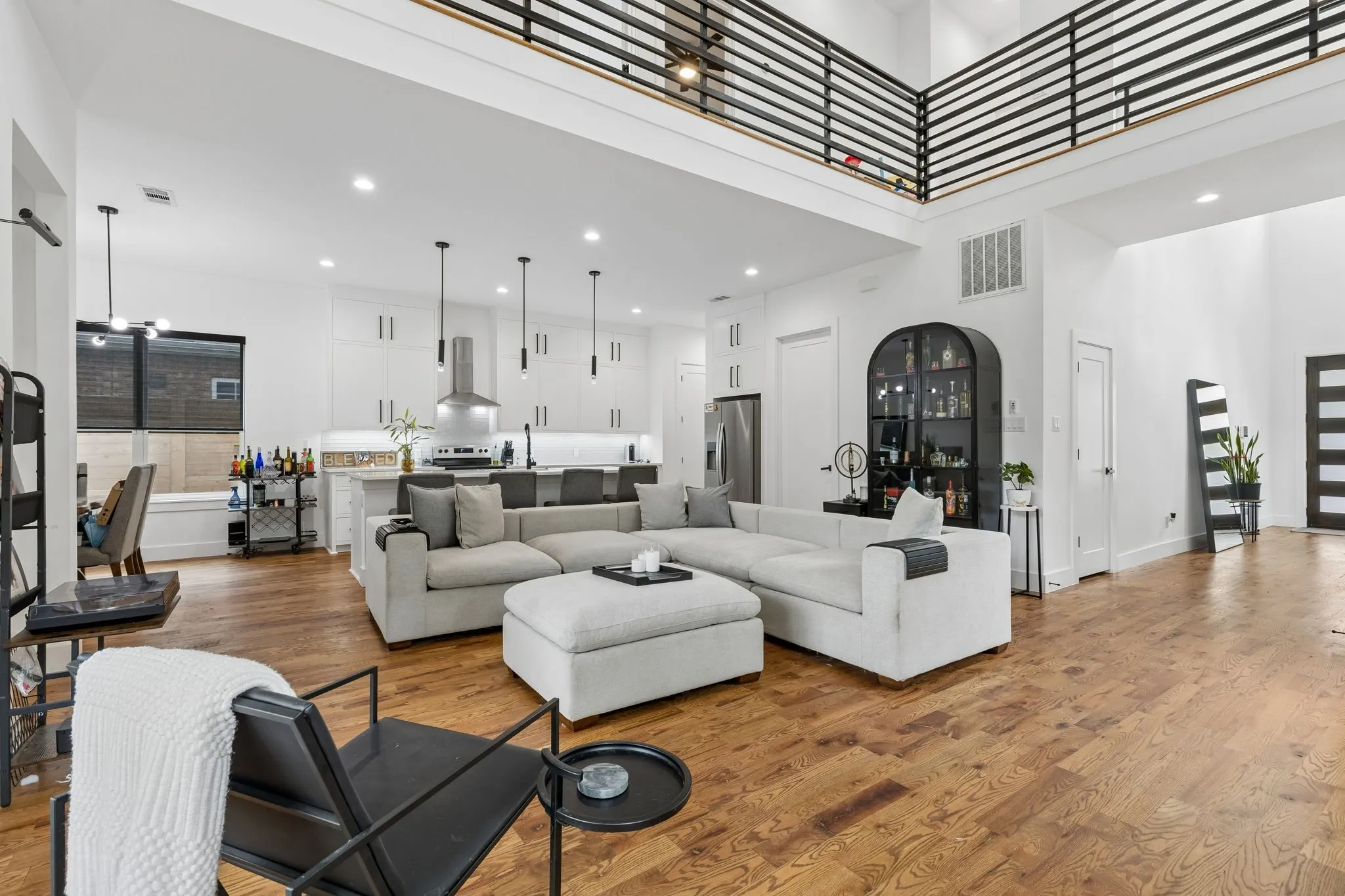 Single Family Residence For Rent in Dallas County , 1717 Mcbroom Street, Dallas, Texas 75212, 4 Bedroom, 4 Bathroom, 2 Garage spaces, 2,561 Sqft, built in 2023, mls#21318135, Real Estate Agent in Dallas, Homes For Rent in Dallas county, Homes For Rent in Dallas, Realtor in Dallas Texas, Real Estate Brokerage Independent Realty Texas, Luminita Cordes Realtor
