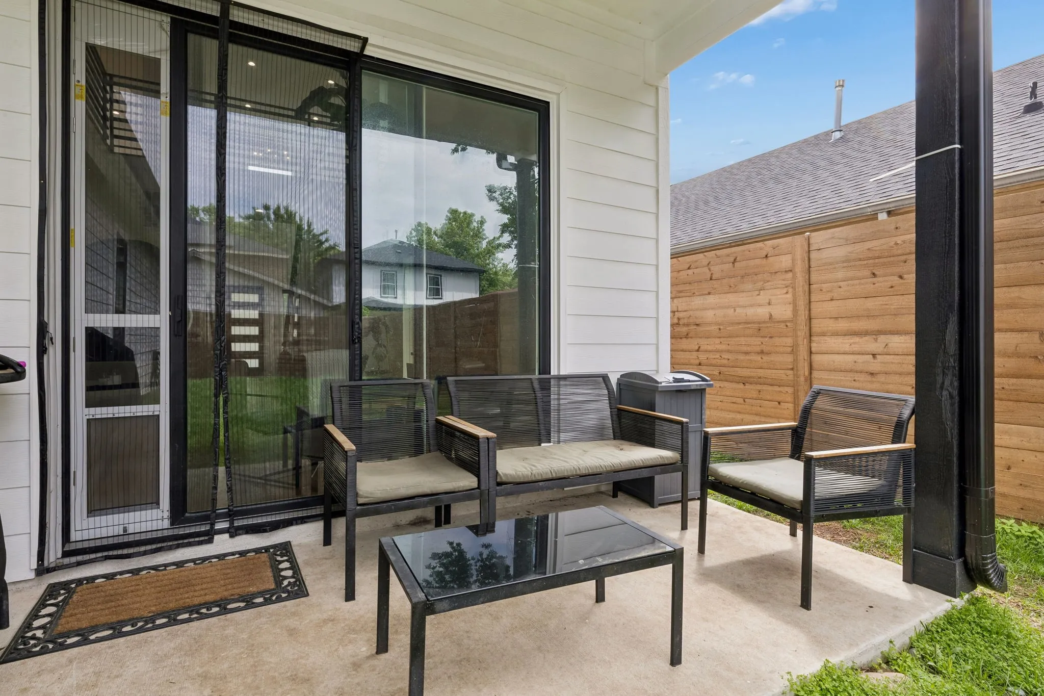 Single Family Residence For Rent in Dallas County , 1717 Mcbroom Street, Dallas, Texas 75212, 4 Bedroom, 4 Bathroom, 2 Garage spaces, 2,561 Sqft, built in 2023, mls#21318135, Real Estate Agent in Dallas, Homes For Rent in Dallas county, Homes For Rent in Dallas, Realtor in Dallas Texas, Real Estate Brokerage Independent Realty Texas, Luminita Cordes Realtor