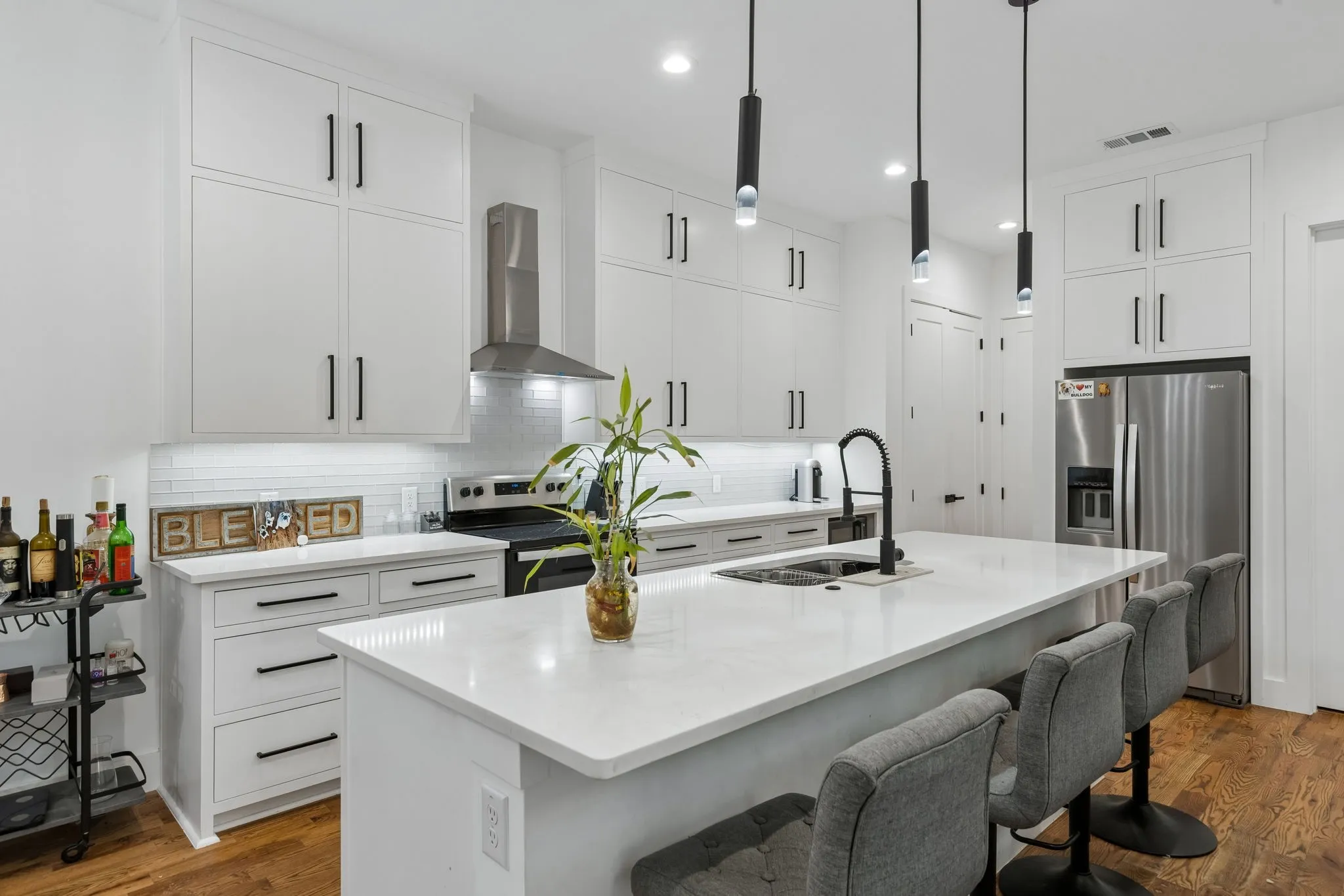 Single Family Residence For Rent in Dallas County , 1717 Mcbroom Street, Dallas, Texas 75212, 4 Bedroom, 4 Bathroom, 2 Garage spaces, 2,561 Sqft, built in 2023, mls#21318135, Real Estate Agent in Dallas, Homes For Rent in Dallas county, Homes For Rent in Dallas, Realtor in Dallas Texas, Real Estate Brokerage Independent Realty Texas, Luminita Cordes Realtor