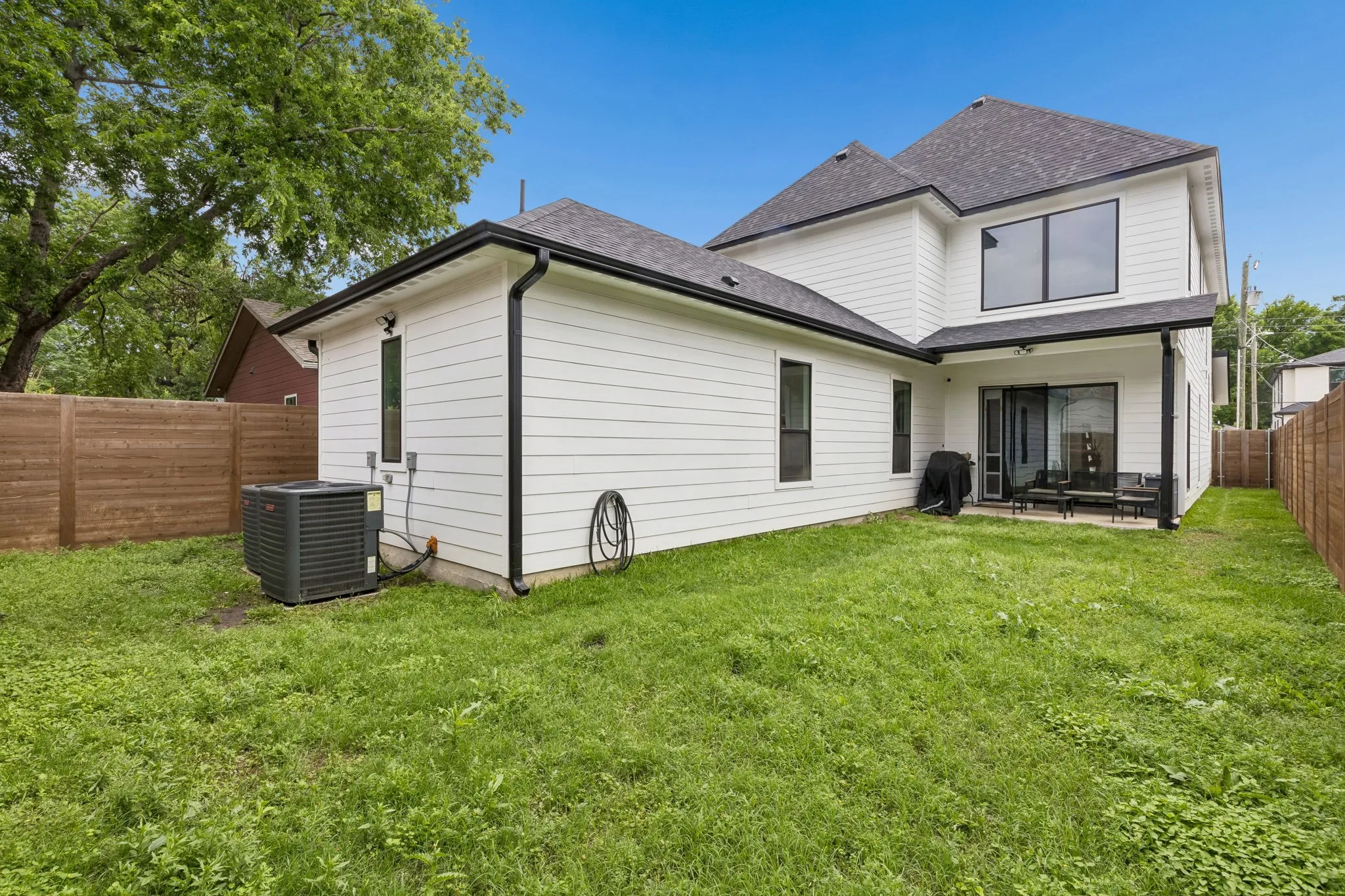 Single Family Residence For Rent in Dallas County , 1717 Mcbroom Street, Dallas, Texas 75212, 4 Bedroom, 4 Bathroom, 2 Garage spaces, 2,561 Sqft, built in 2023, mls#21318135, Real Estate Agent in Dallas, Homes For Rent in Dallas county, Homes For Rent in Dallas, Realtor in Dallas Texas, Real Estate Brokerage Independent Realty Texas, Luminita Cordes Realtor