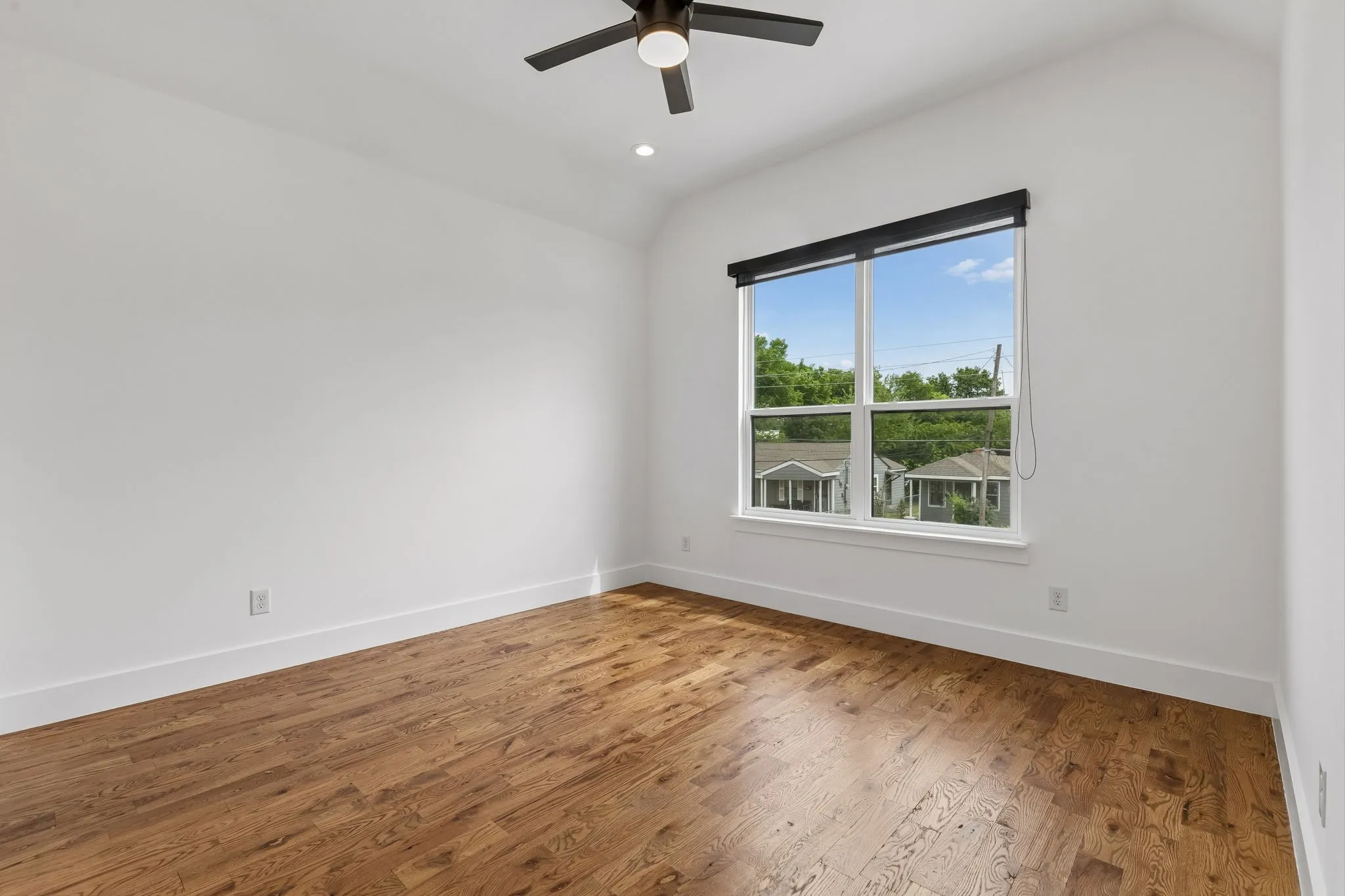 Single Family Residence For Rent in Dallas County , 1717 Mcbroom Street, Dallas, Texas 75212, 4 Bedroom, 4 Bathroom, 2 Garage spaces, 2,561 Sqft, built in 2023, mls#21318135, Real Estate Agent in Dallas, Homes For Rent in Dallas county, Homes For Rent in Dallas, Realtor in Dallas Texas, Real Estate Brokerage Independent Realty Texas, Luminita Cordes Realtor