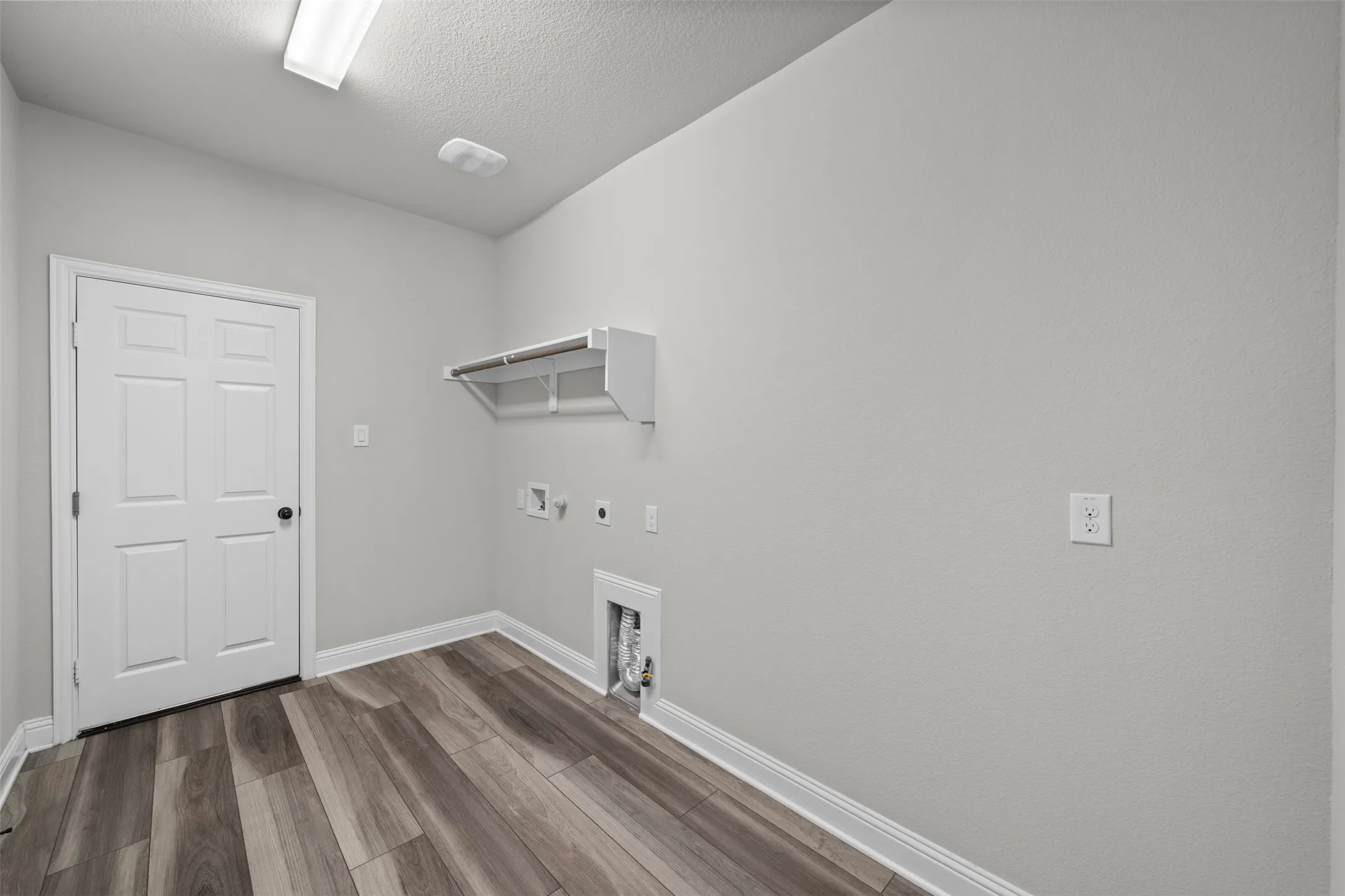 Single Family Residence For Sale in Tarrant County , 2696 Bonita Drive, Grand Prairie, Texas 75054, 5 Bedroom, 4 Bathroom, 3 Garage spaces, 4,610 Sqft, built in 2019, mls#21317634, Real Estate Agent in Grand Prairie, Homes For Sale in Tarrant county, Homes For Sale in Grand Prairie, Realtor in Grand Prairie Texas, Real Estate Brokerage Independent Realty Texas, Luminita Cordes Realtor