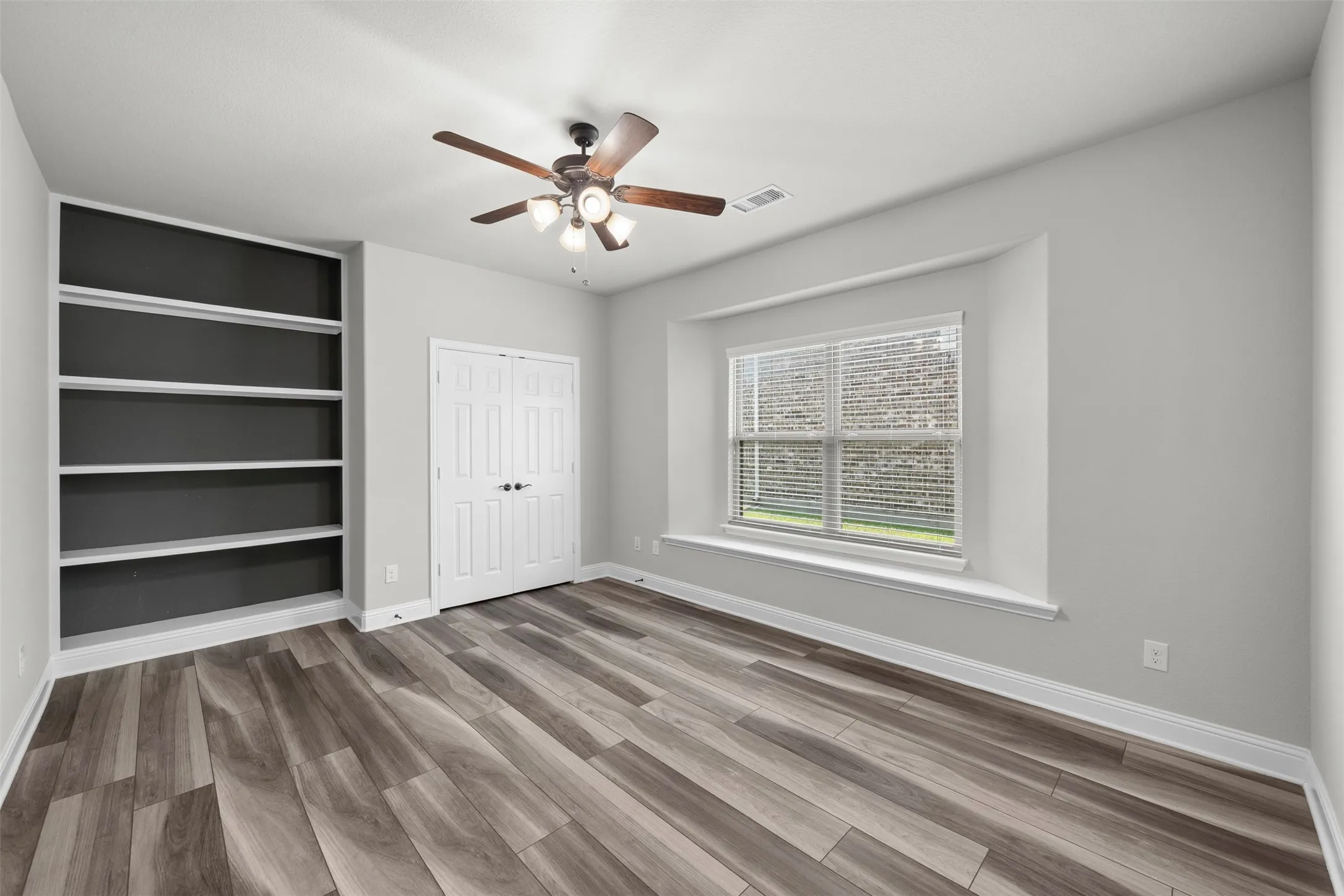 Single Family Residence For Sale in Tarrant County , 2696 Bonita Drive, Grand Prairie, Texas 75054, 5 Bedroom, 4 Bathroom, 3 Garage spaces, 4,610 Sqft, built in 2019, mls#21317634, Real Estate Agent in Grand Prairie, Homes For Sale in Tarrant county, Homes For Sale in Grand Prairie, Realtor in Grand Prairie Texas, Real Estate Brokerage Independent Realty Texas, Luminita Cordes Realtor